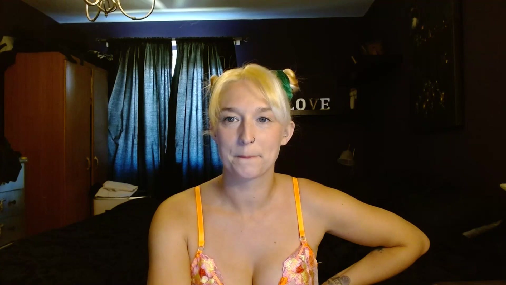 Gallery image thumbnail from DanniEvans's myfreecams stream on, 07/17/2023, 12:40 image 5 of 20