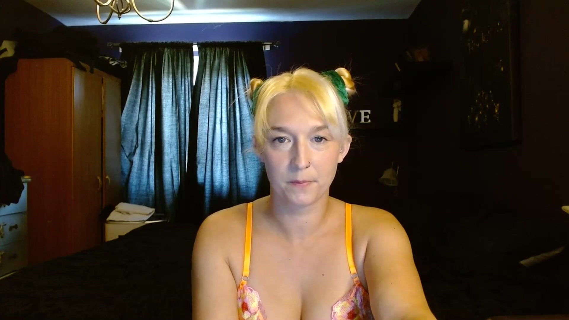 Gallery image thumbnail from DanniEvans's myfreecams stream on, 07/17/2023, 12:40 image 13 of 20