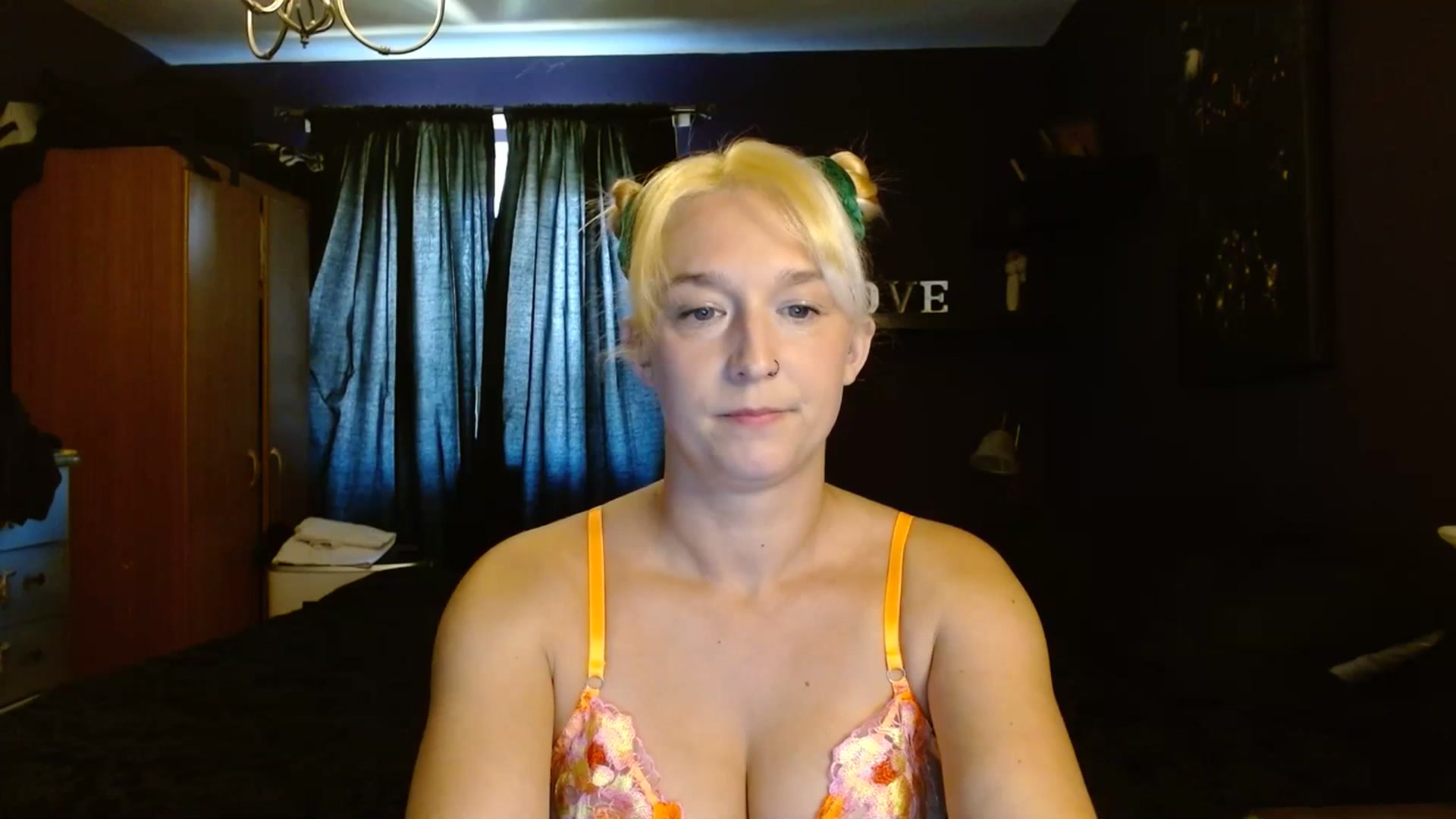 Gallery image thumbnail from DanniEvans's myfreecams stream on, 07/17/2023, 12:40 image 8 of 20