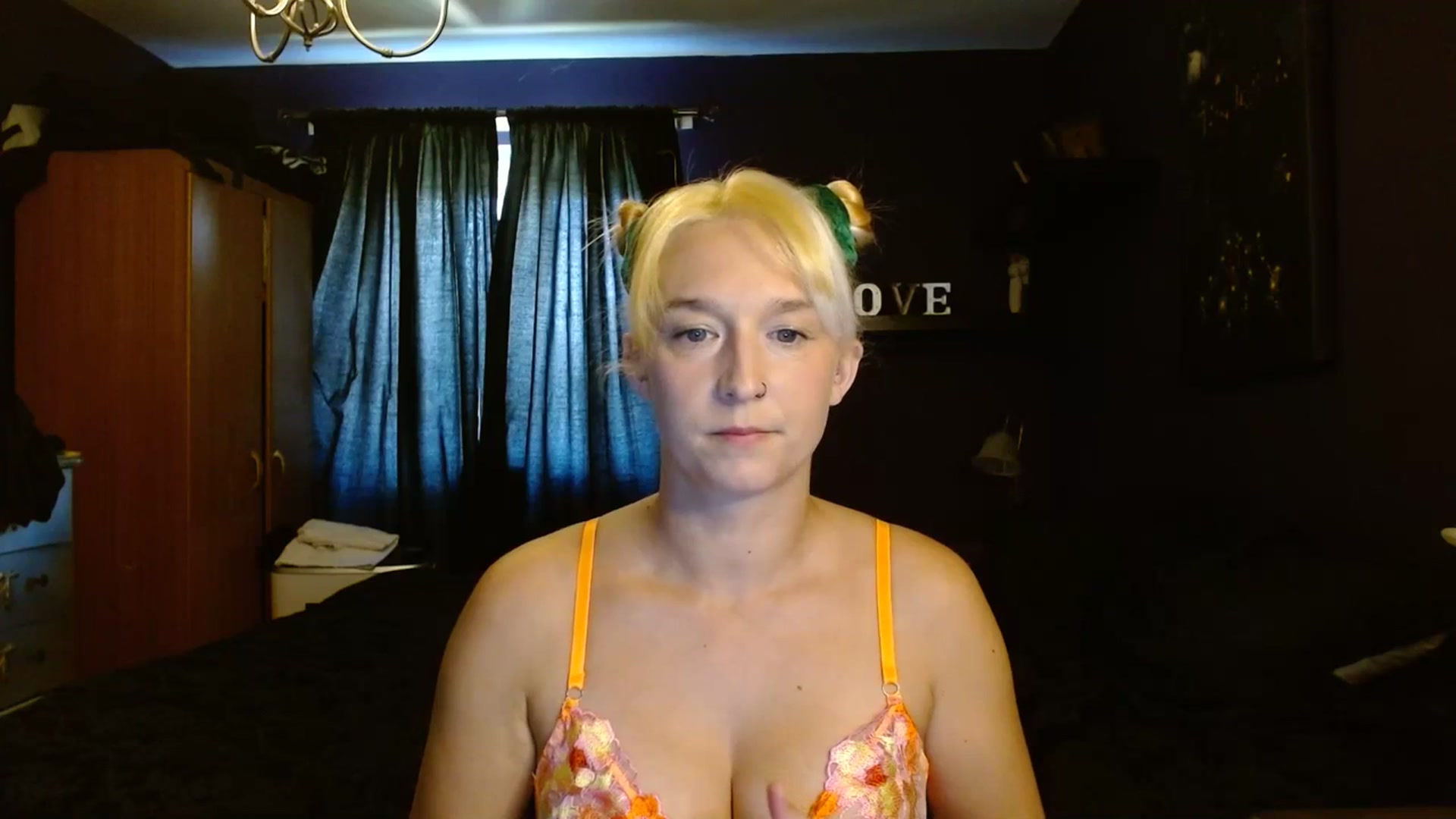 Gallery image thumbnail from DanniEvans's myfreecams stream on, 07/17/2023, 12:40 image 3 of 20