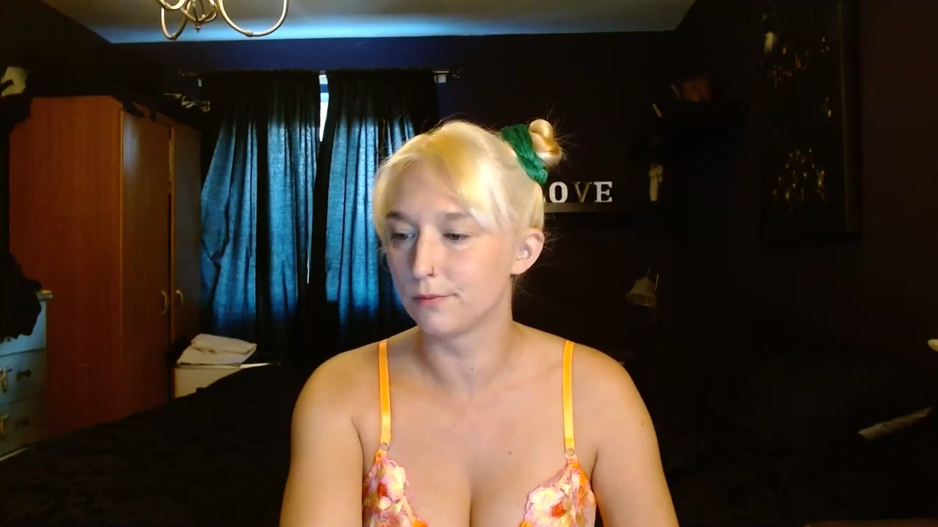 Gallery image thumbnail from DanniEvans's myfreecams stream on, 07/17/2023, 12:40 image 4 of 20