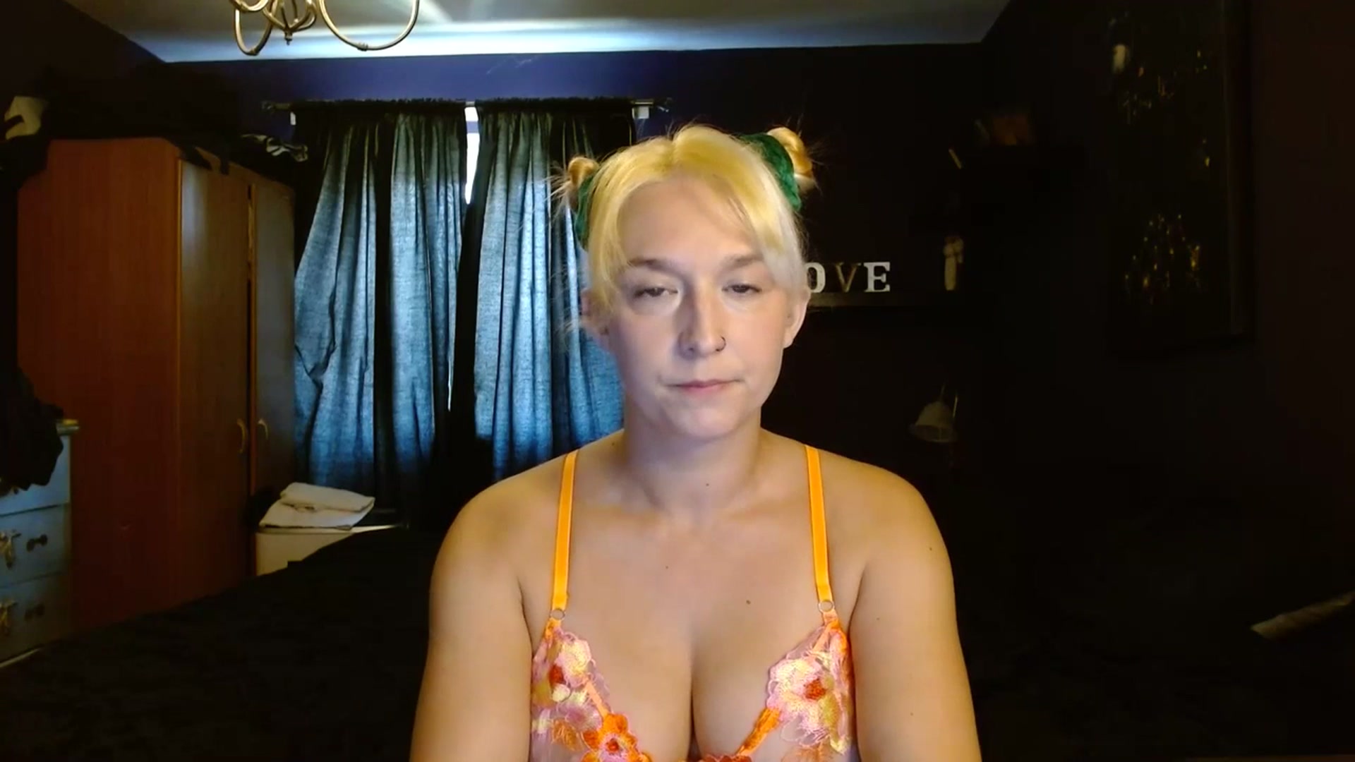 Gallery image thumbnail from DanniEvans's myfreecams stream on, 07/17/2023, 12:40 image 16 of 20
