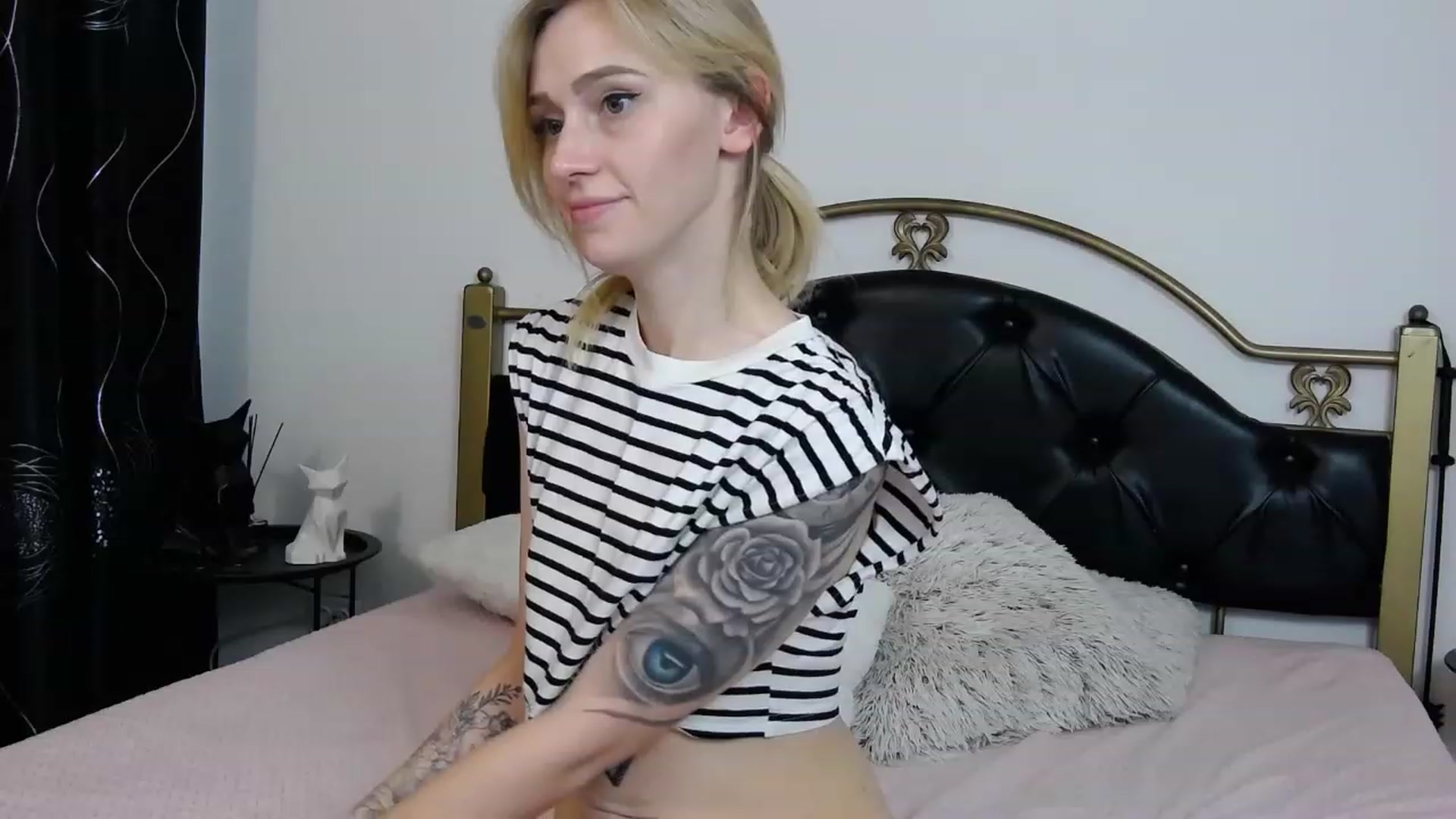 Gallery image thumbnail from Dannie_Gem's myfreecams stream on, 11/21/2022, 22:16 image 11 of 20