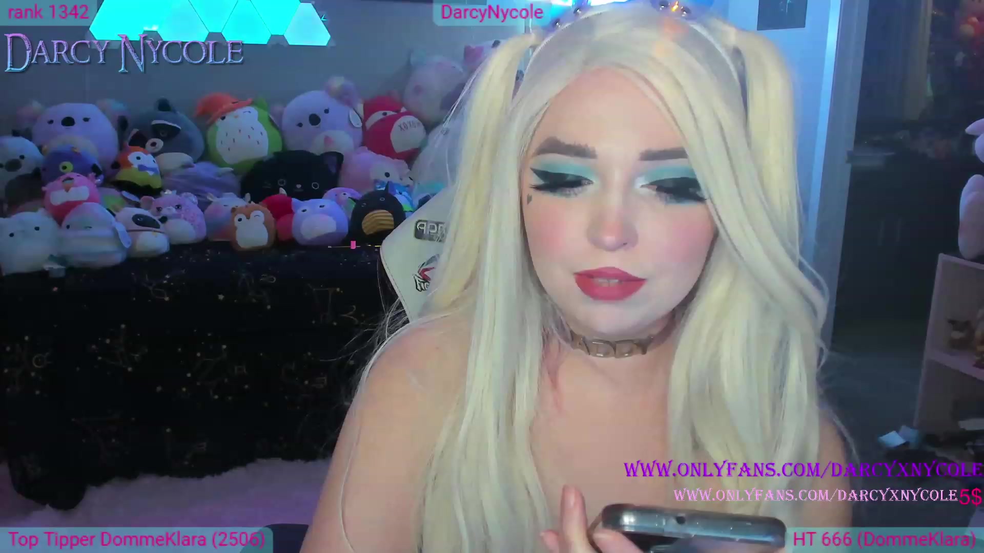Gallery image thumbnail from DarcyNycole's myfreecams stream on, 12/03/2022, 11:36 image 19 of 20