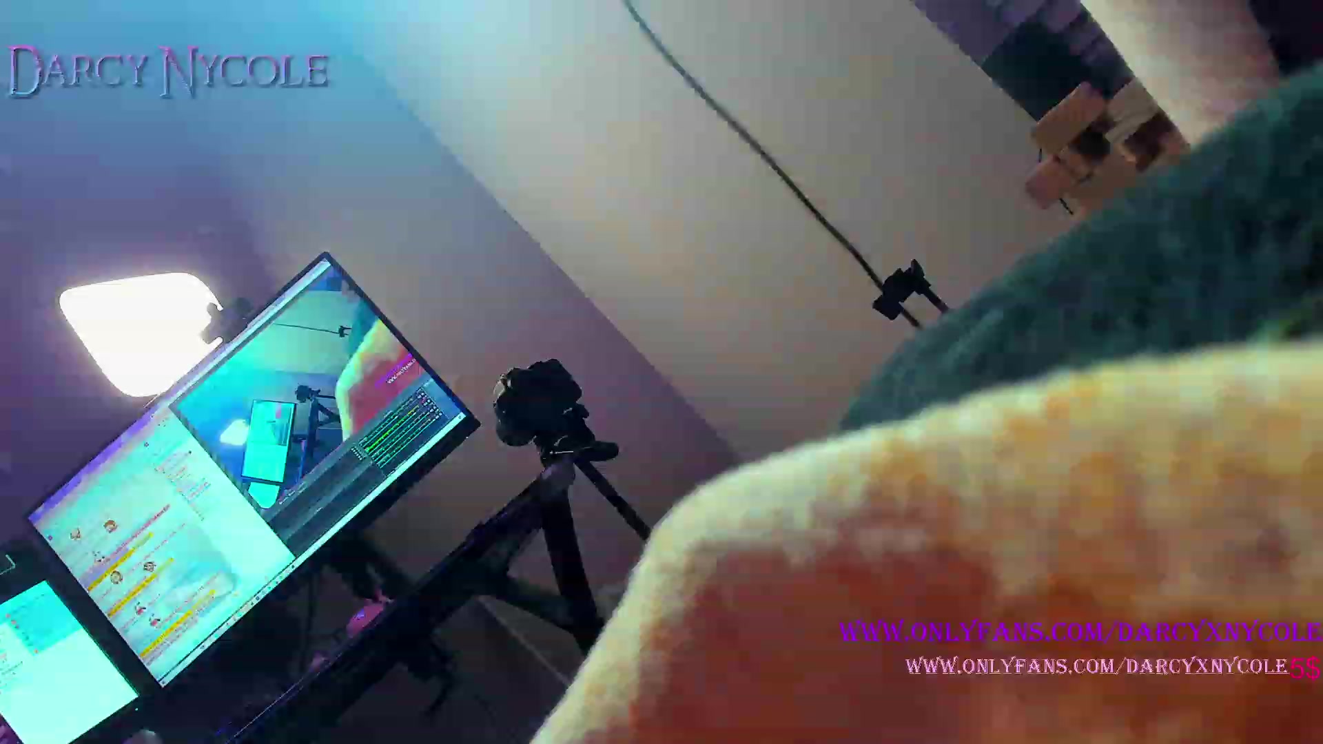 Gallery image thumbnail from DarcyNycole's myfreecams stream on, 12/27/2022, 13:43 image 2 of 20