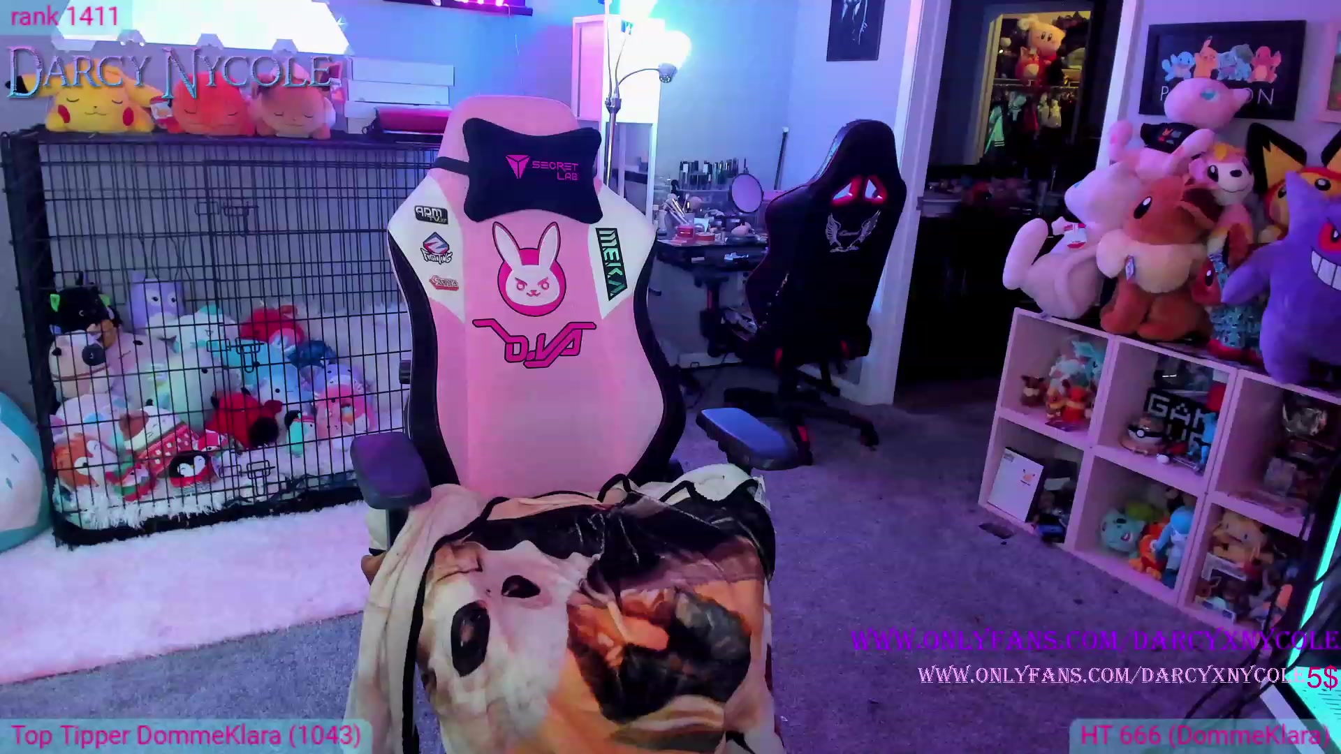Gallery image thumbnail from DarcyNycole's myfreecams stream on, 01/21/2023, 22:20 image 17 of 20