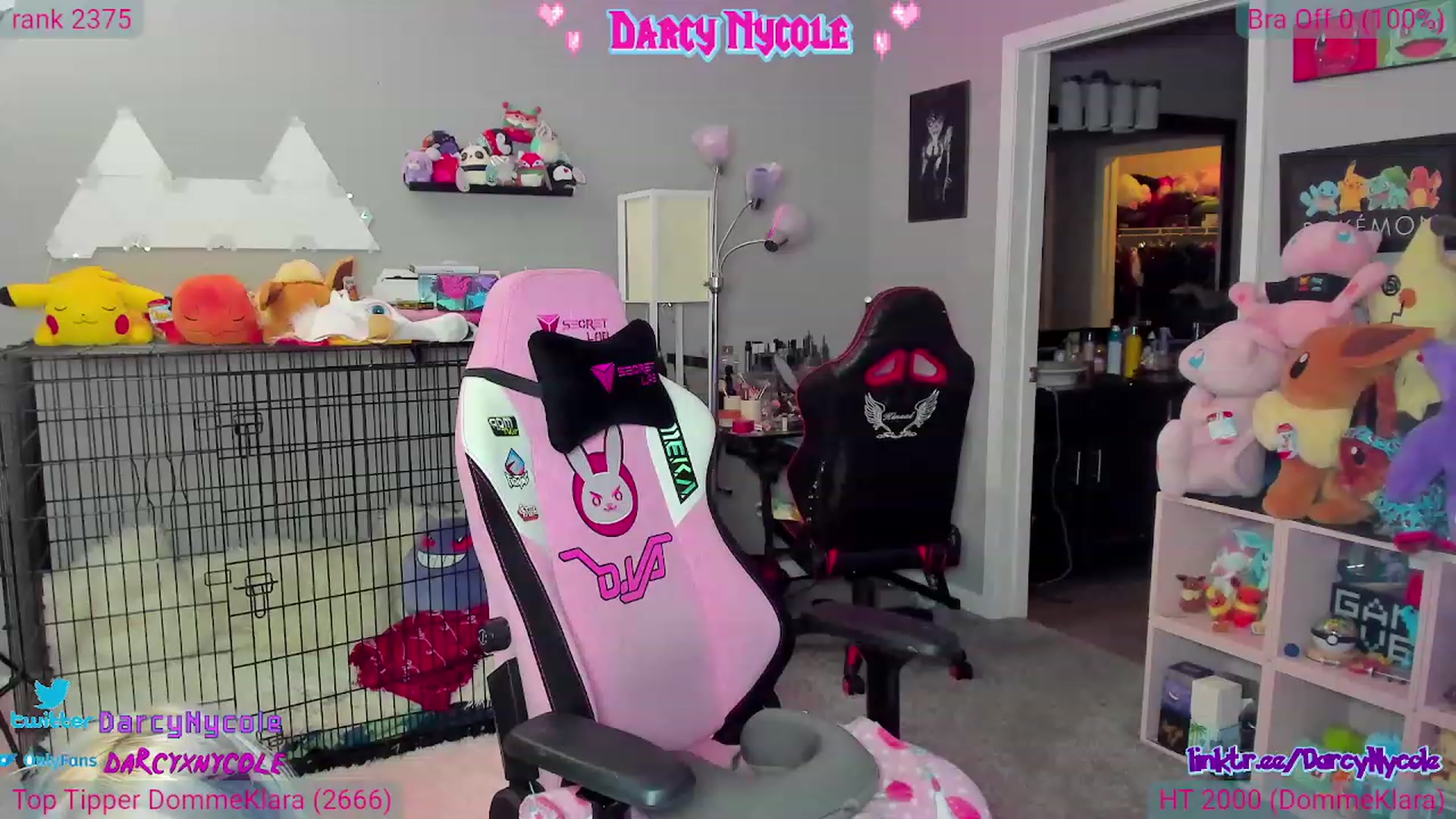 Gallery image thumbnail from DarcyNycole's myfreecams stream on, 06/22/2023, 08:21 image 17 of 20