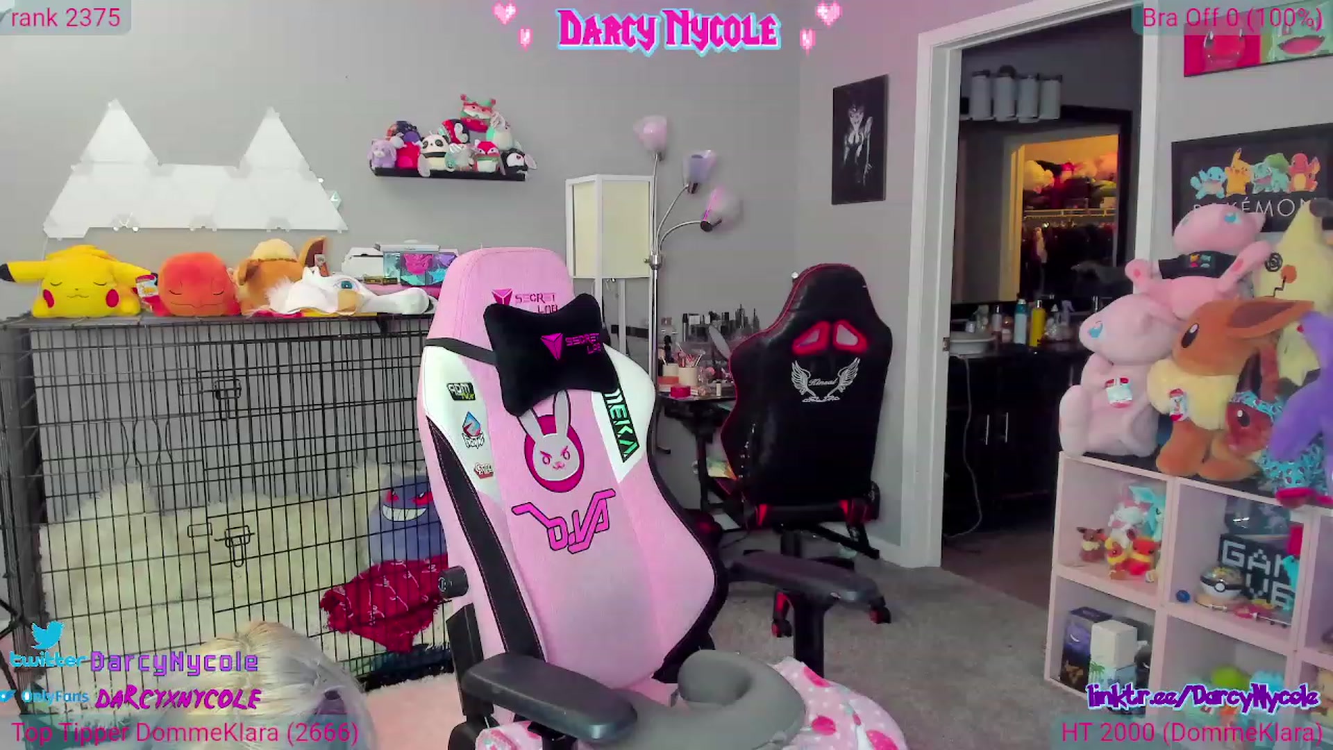 Gallery image thumbnail from DarcyNycole's myfreecams stream on, 06/22/2023, 08:21 image 14 of 20
