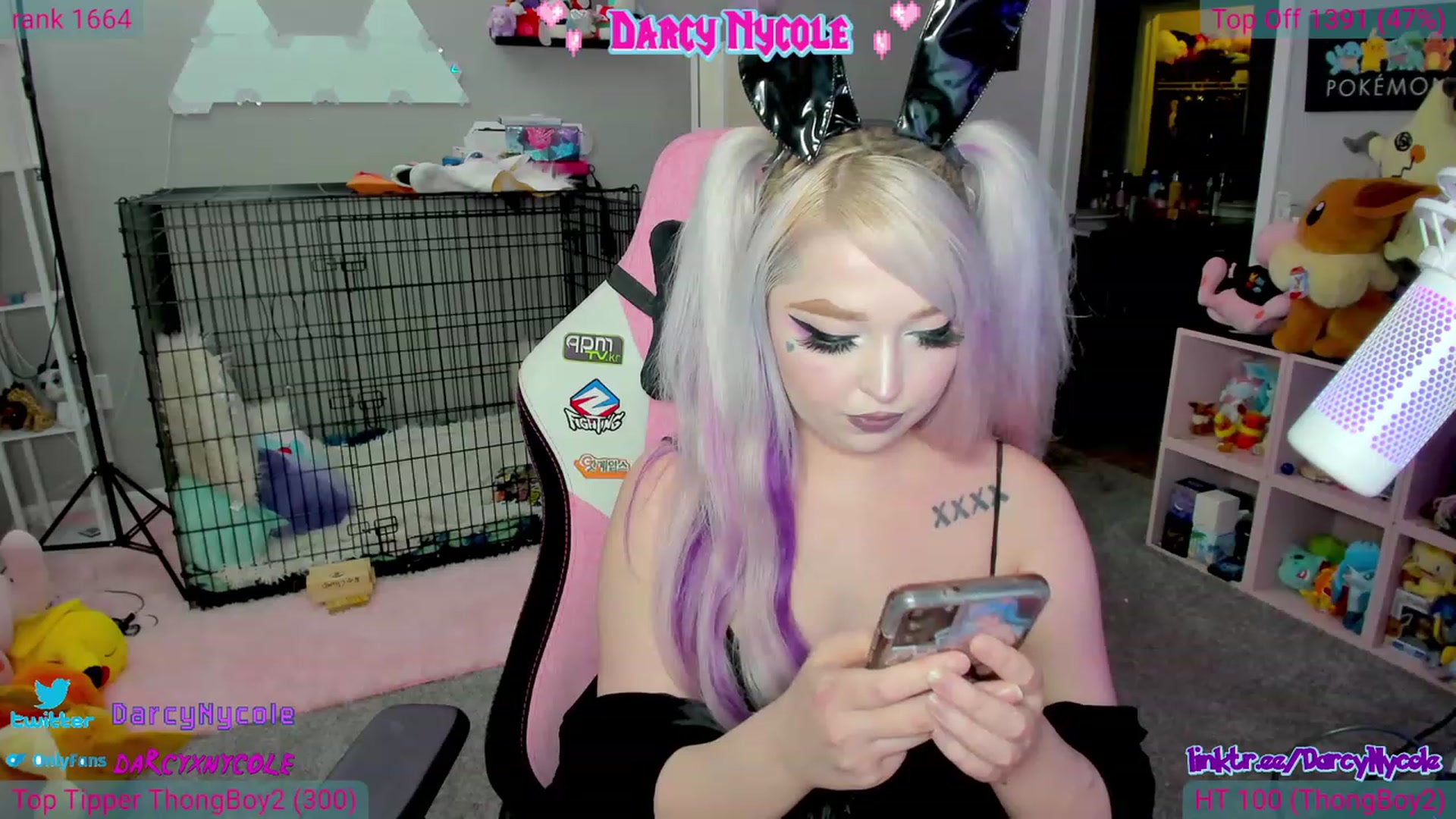 Gallery image thumbnail from DarcyNycole's myfreecams stream on, 06/27/2023, 07:45 image 17 of 20