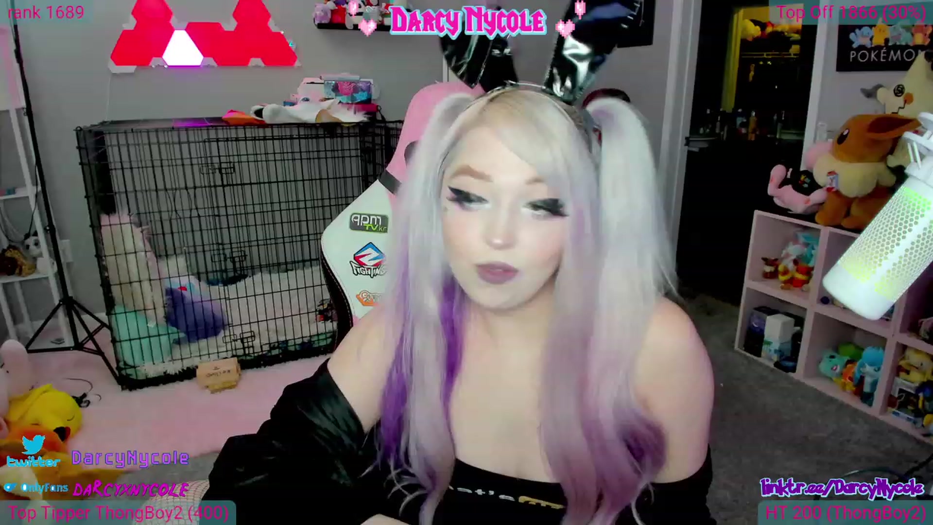 Gallery image thumbnail from DarcyNycole's myfreecams stream on, 06/27/2023, 07:45 image 5 of 20