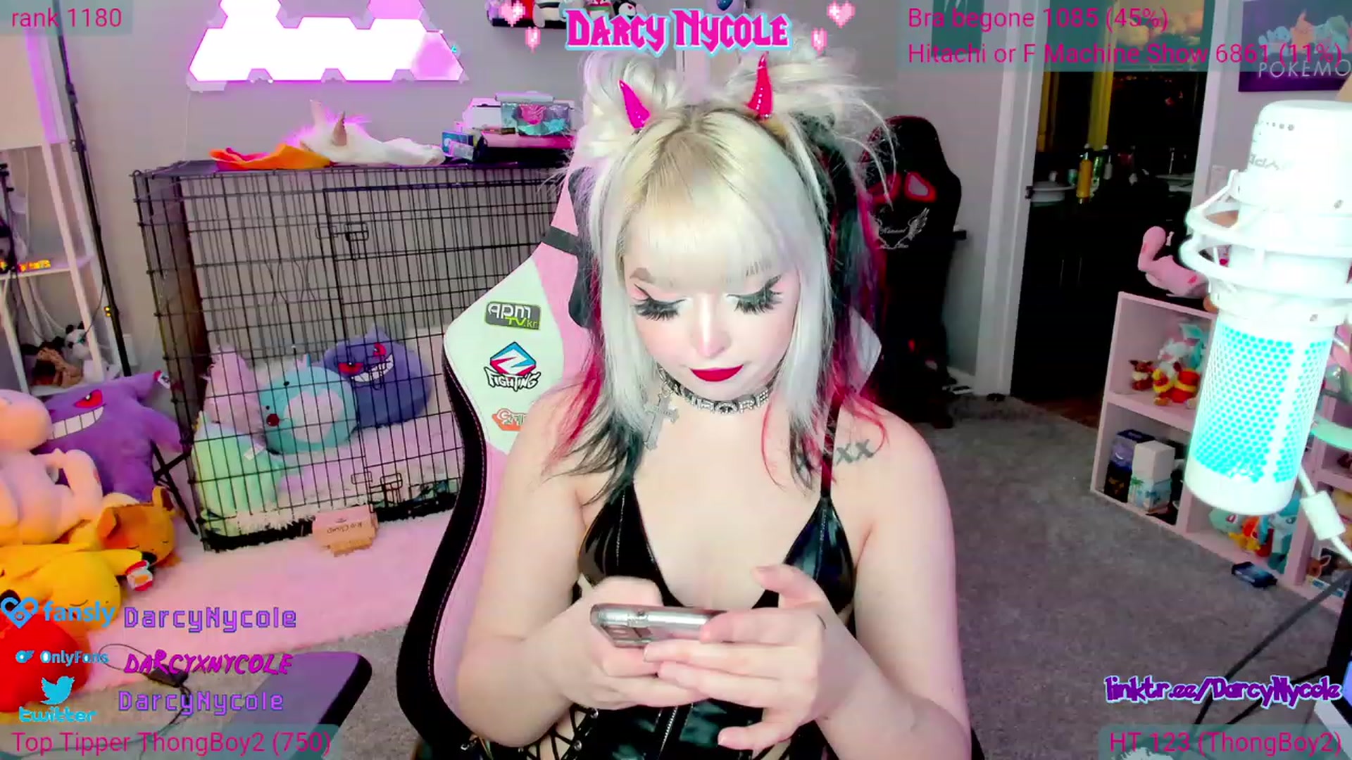 Gallery image thumbnail from DarcyNycole's myfreecams stream on, 07/06/2023, 08:35 image 14 of 20