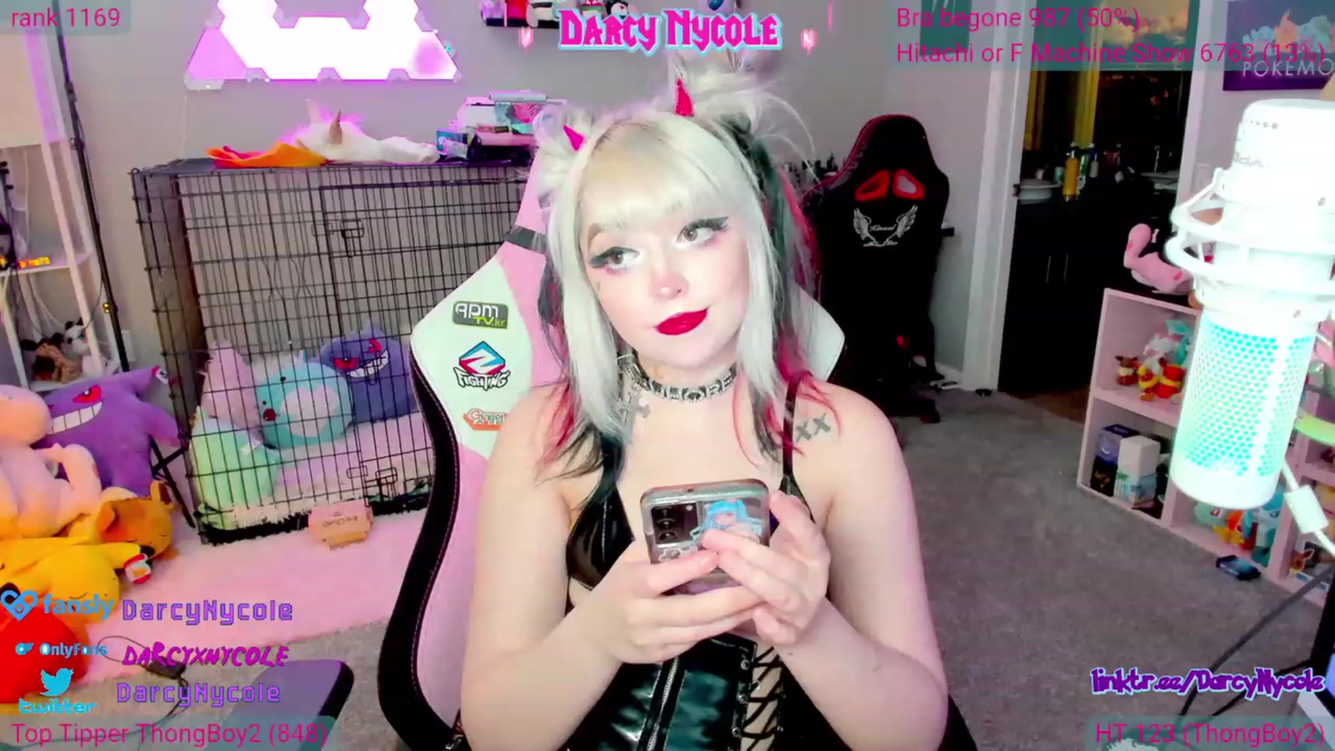 Gallery image thumbnail from DarcyNycole's myfreecams stream on, 07/06/2023, 08:35 image 15 of 20