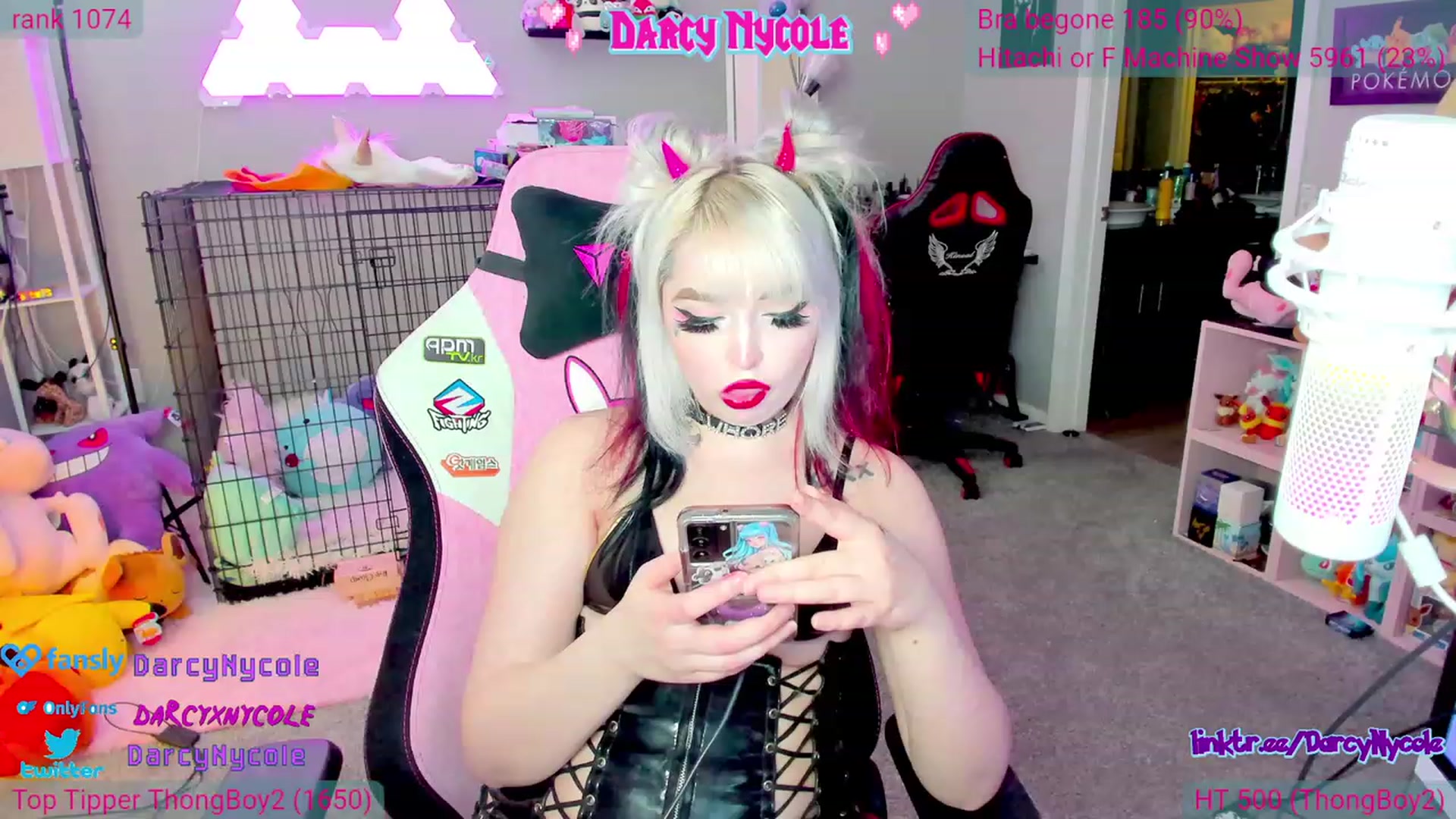 Gallery image thumbnail from DarcyNycole's myfreecams stream on, 07/06/2023, 08:59 image 16 of 20