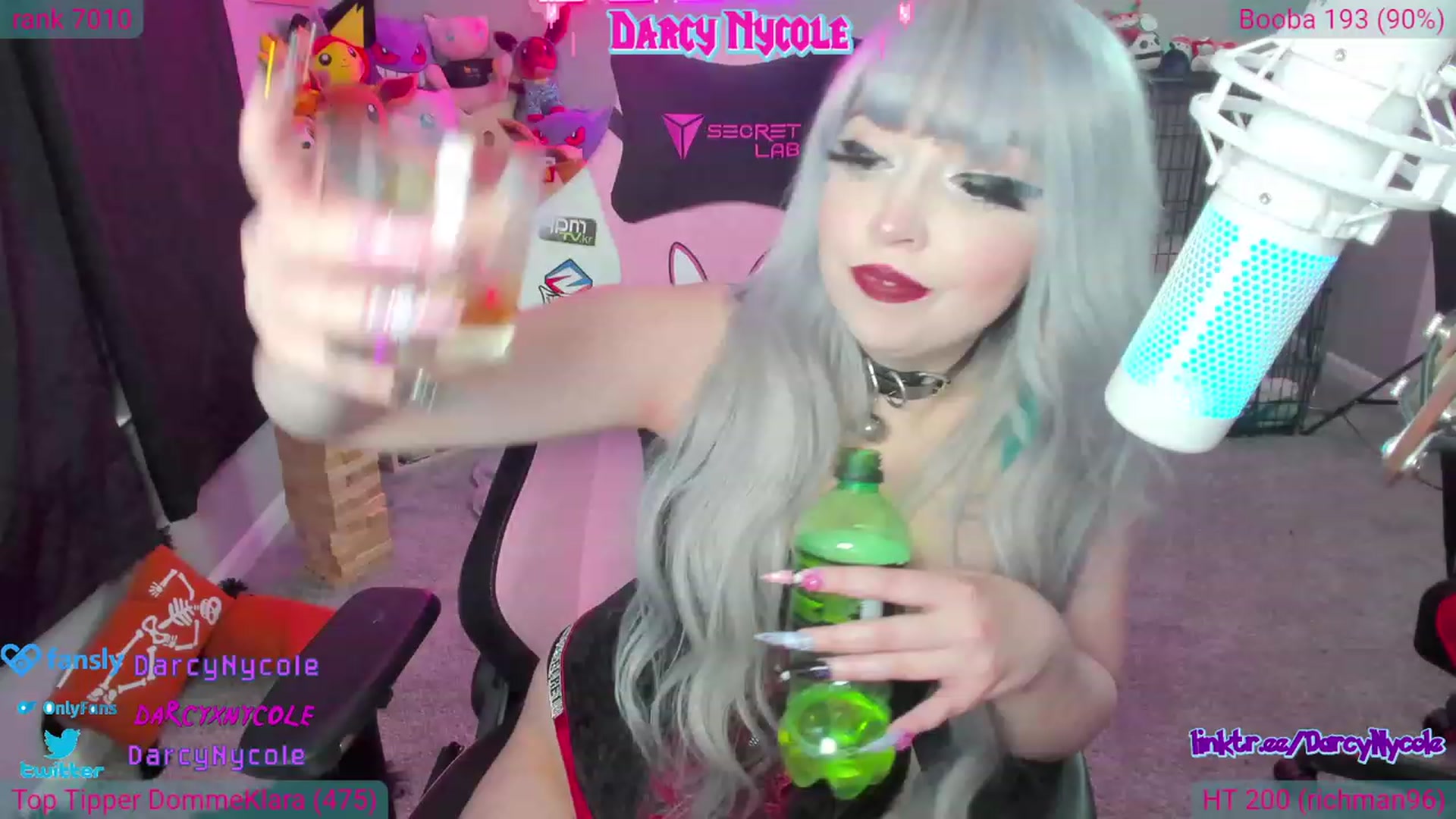 Gallery image thumbnail from DarcyNycole's myfreecams stream on, 08/25/2023, 09:41 image 15 of 20
