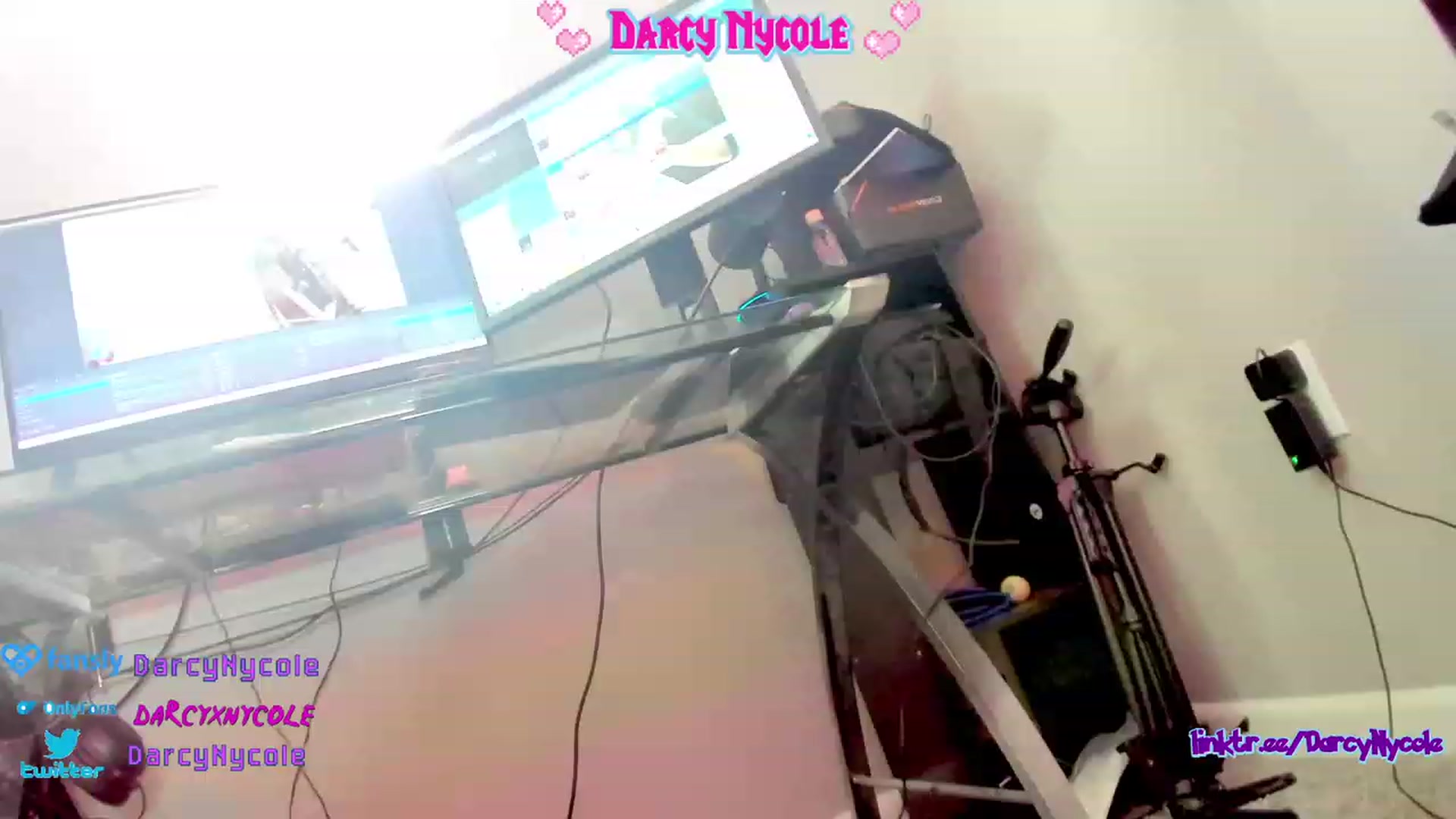 Gallery image thumbnail from DarcyNycole's myfreecams stream on, 09/13/2023, 07:53 image 2 of 20