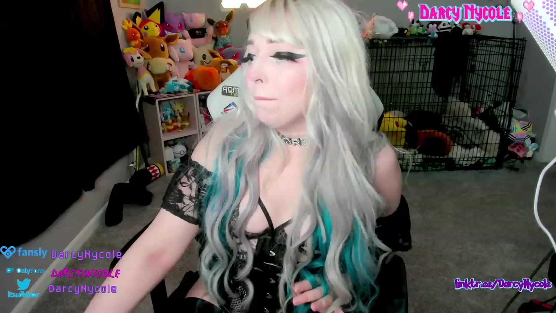 Gallery image thumbnail from DarcyNycole's myfreecams stream on, 09/26/2023, 05:07 image 10 of 20