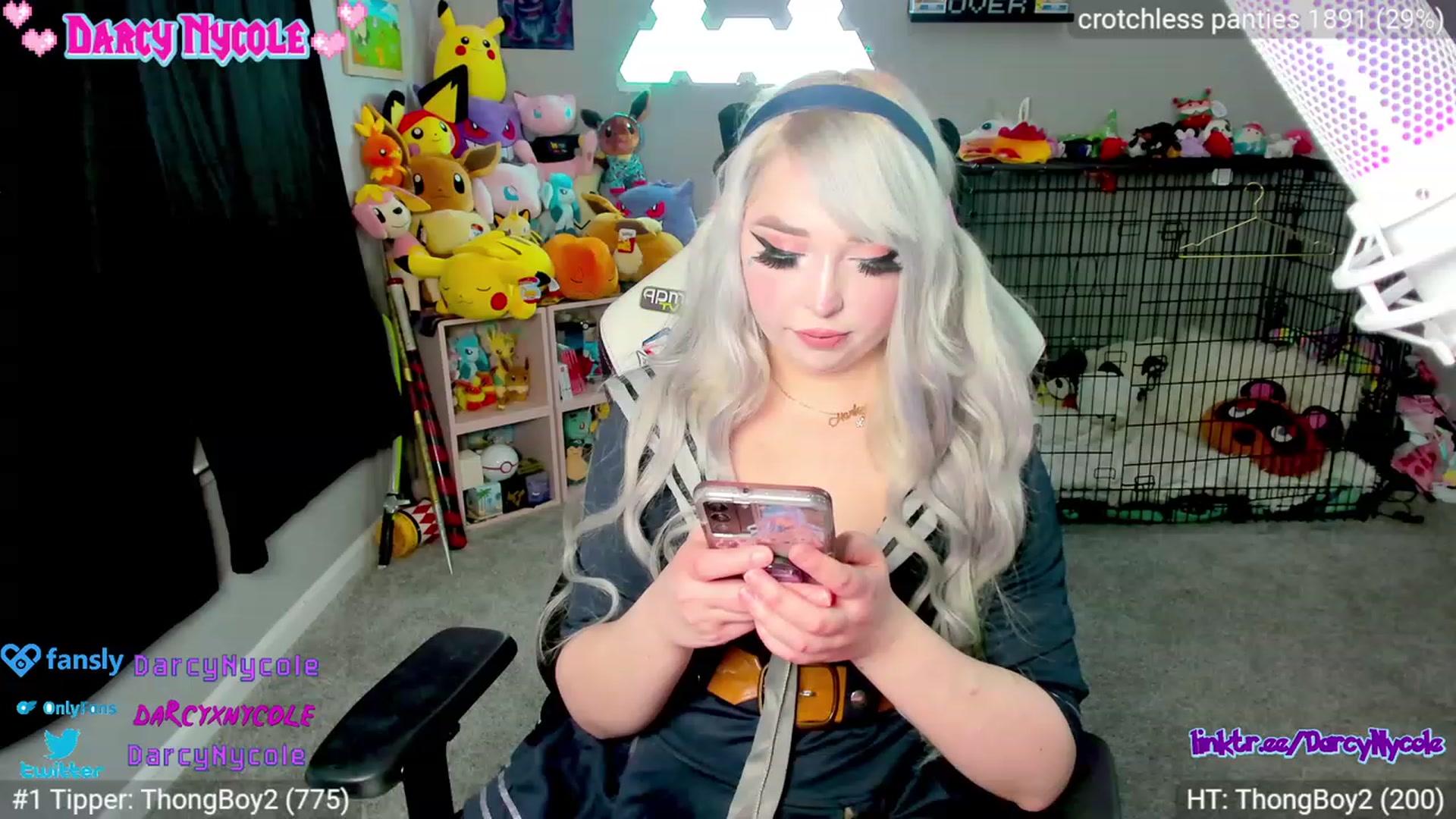 Gallery image thumbnail from DarcyNycole's myfreecams stream on, 10/17/2023, 08:47 image 4 of 20