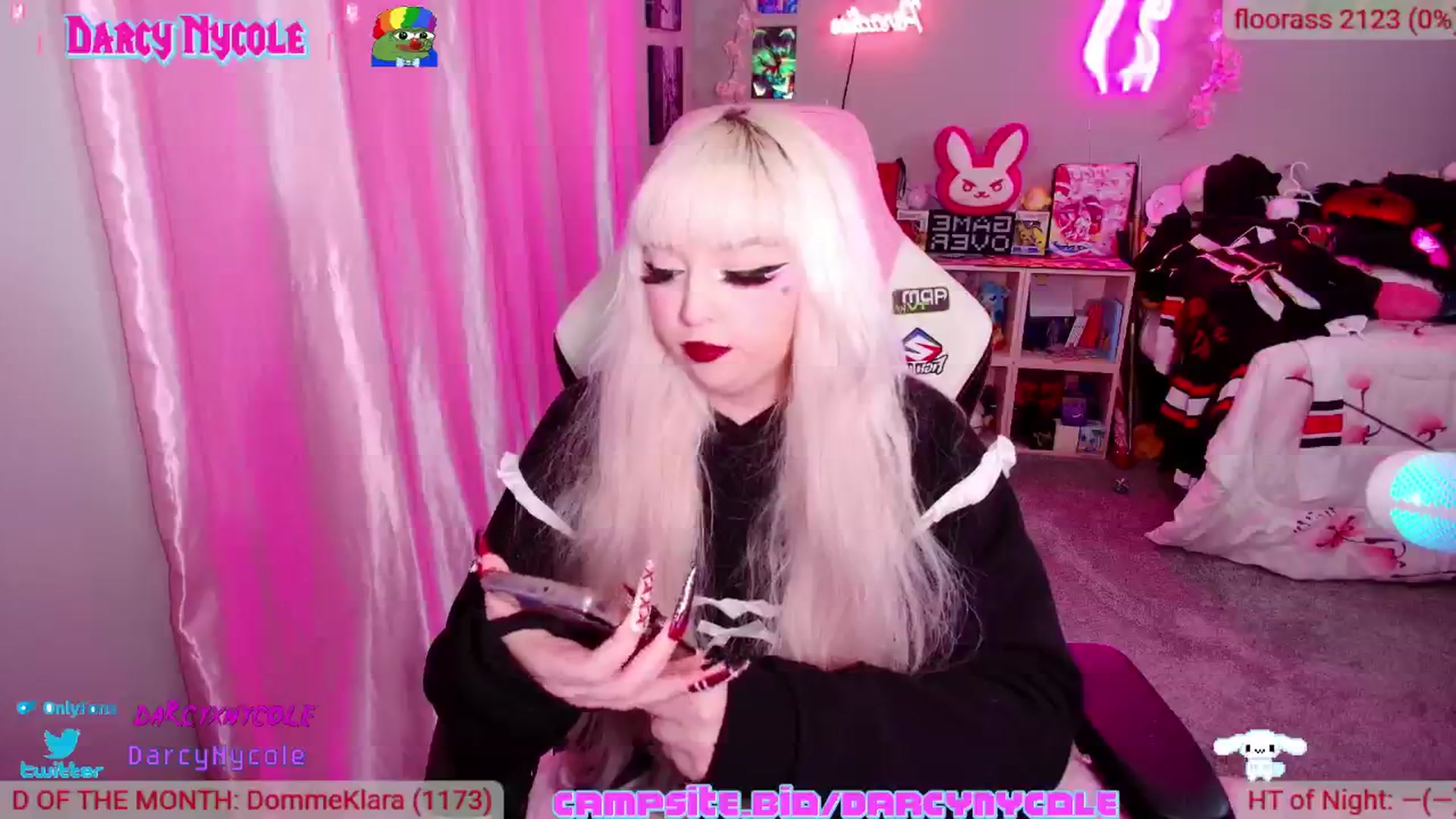 Gallery image thumbnail from DarcyNycole's myfreecams stream on, 10/17/2024, 03:40 image 7 of 20