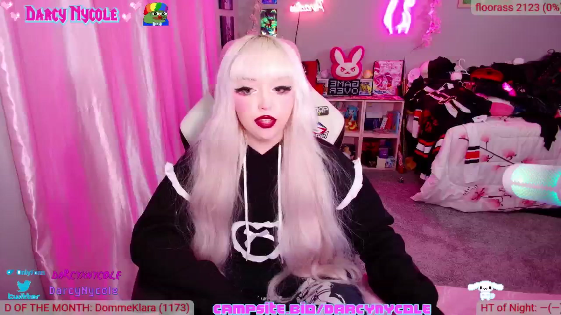 Gallery image thumbnail from DarcyNycole's myfreecams stream on, 10/17/2024, 03:40 image 11 of 20