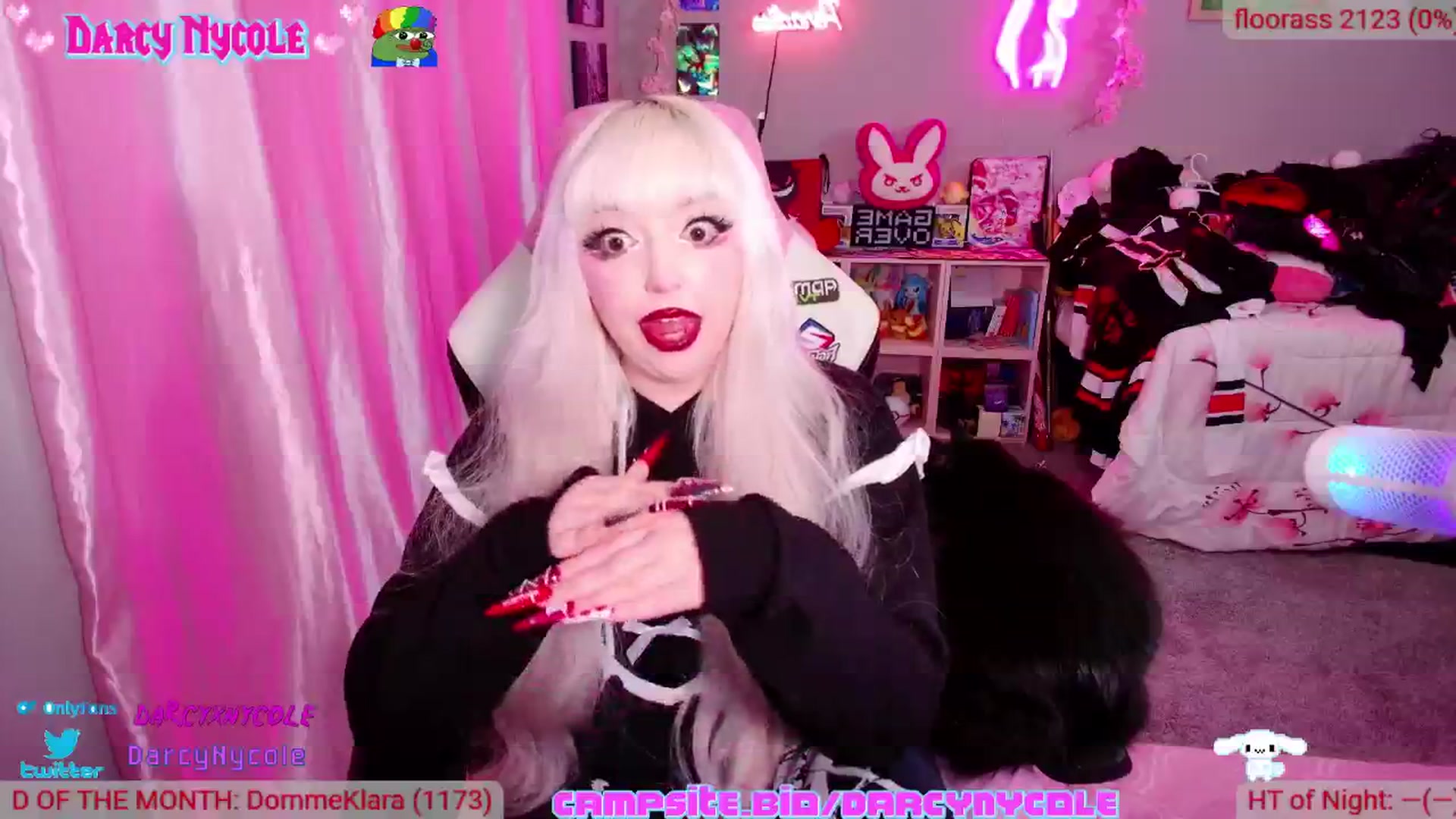 Gallery image thumbnail from DarcyNycole's myfreecams stream on, 10/17/2024, 03:40 image 13 of 20