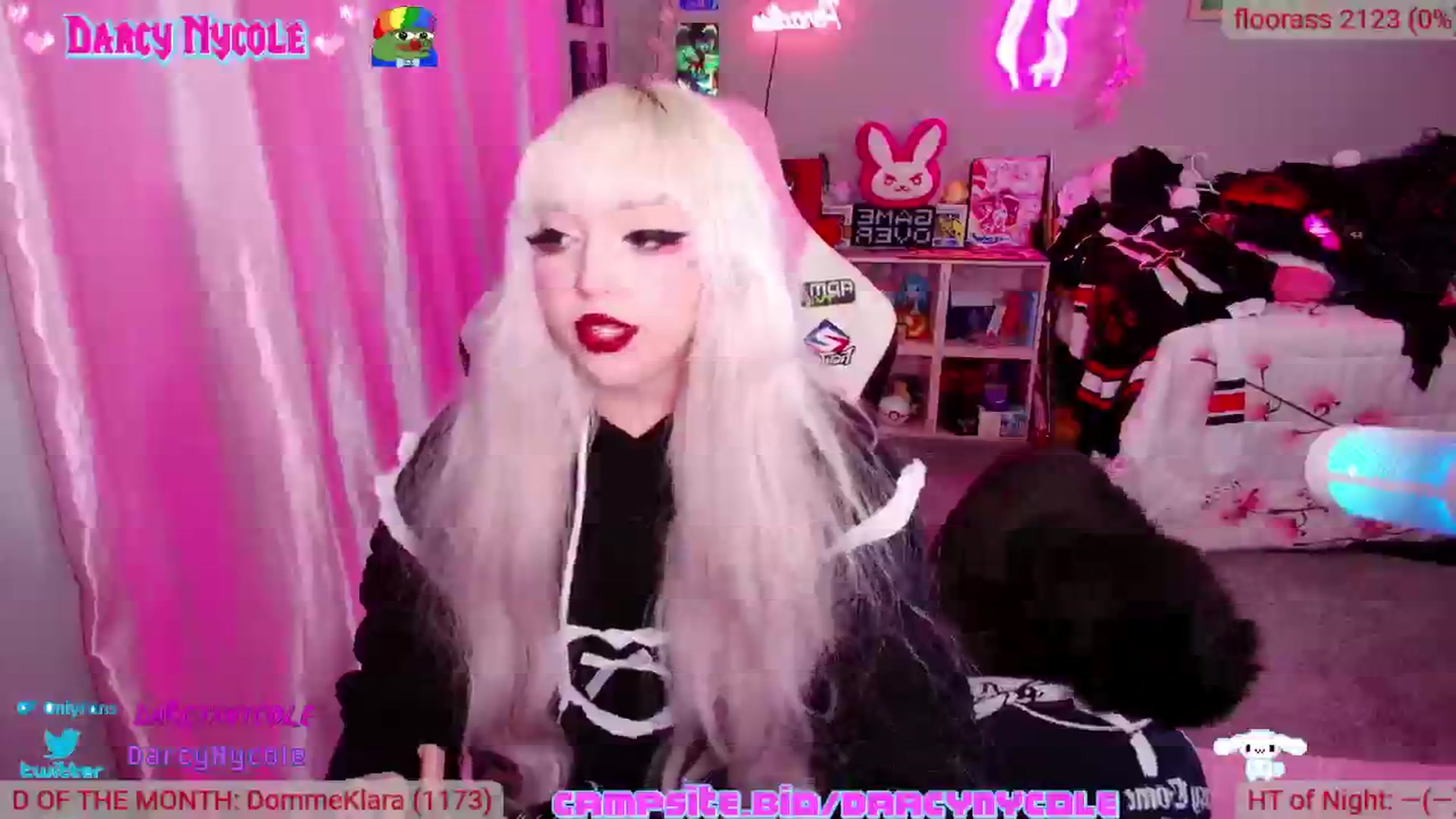 Gallery image thumbnail from DarcyNycole's myfreecams stream on, 10/17/2024, 03:40 image 12 of 20
