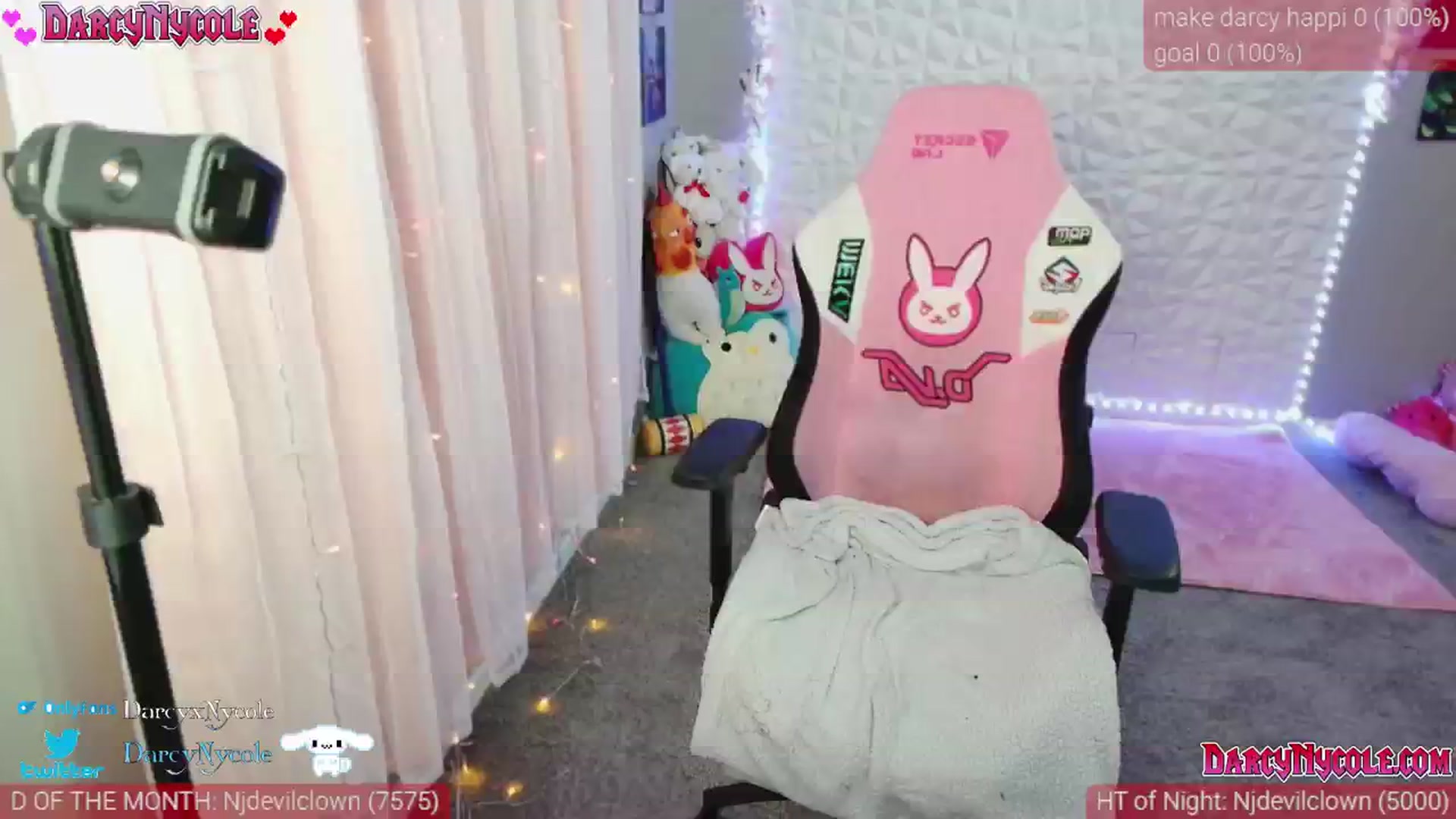 Gallery image thumbnail from DarcyNycole's myfreecams stream on, 04/22/2025, 07:17 image 17 of 20
