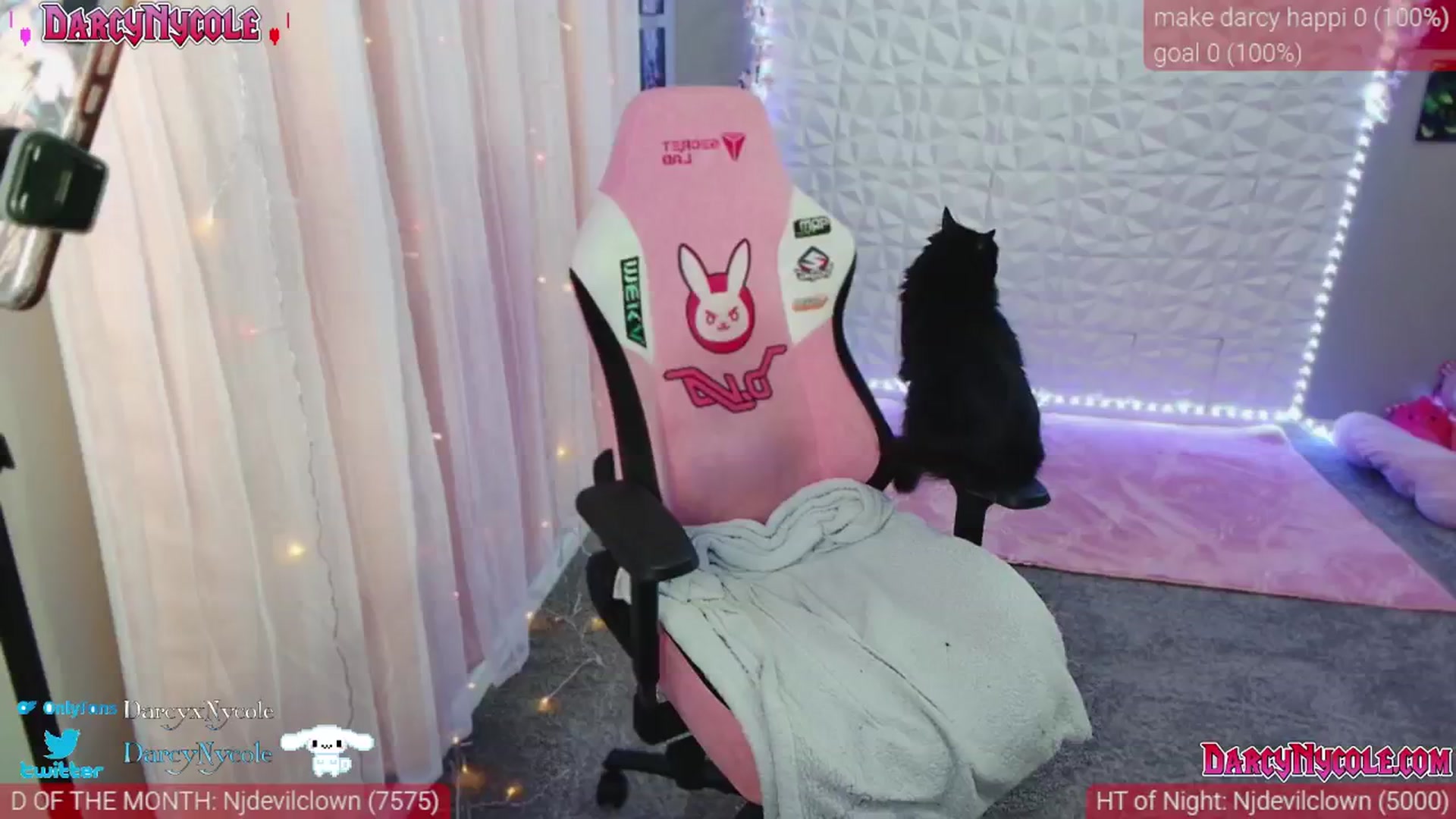 Gallery image thumbnail from DarcyNycole's myfreecams stream on, 04/22/2025, 07:17 image 11 of 20