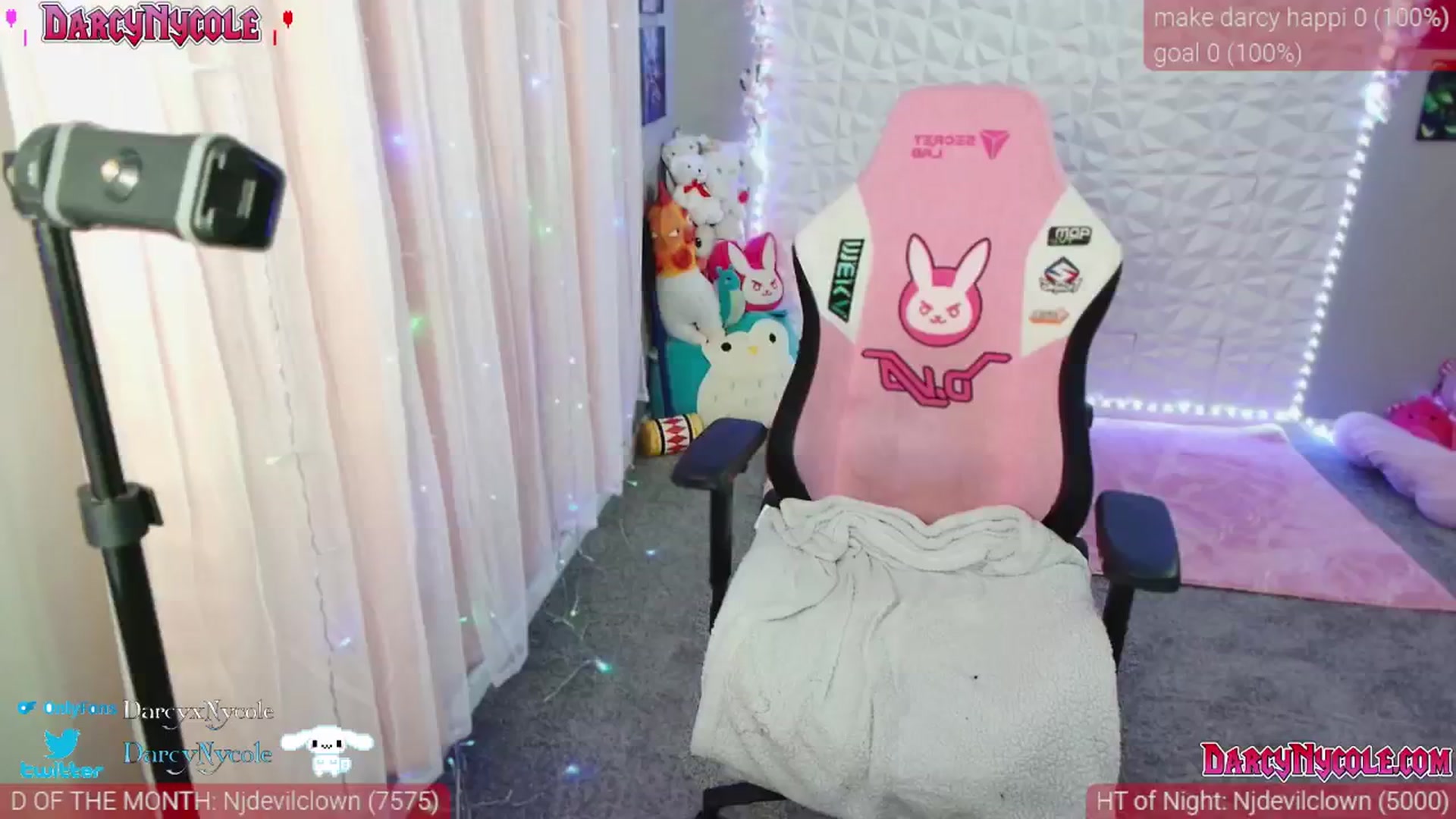 Gallery image thumbnail from DarcyNycole's myfreecams stream on, 04/22/2025, 07:17 image 15 of 20