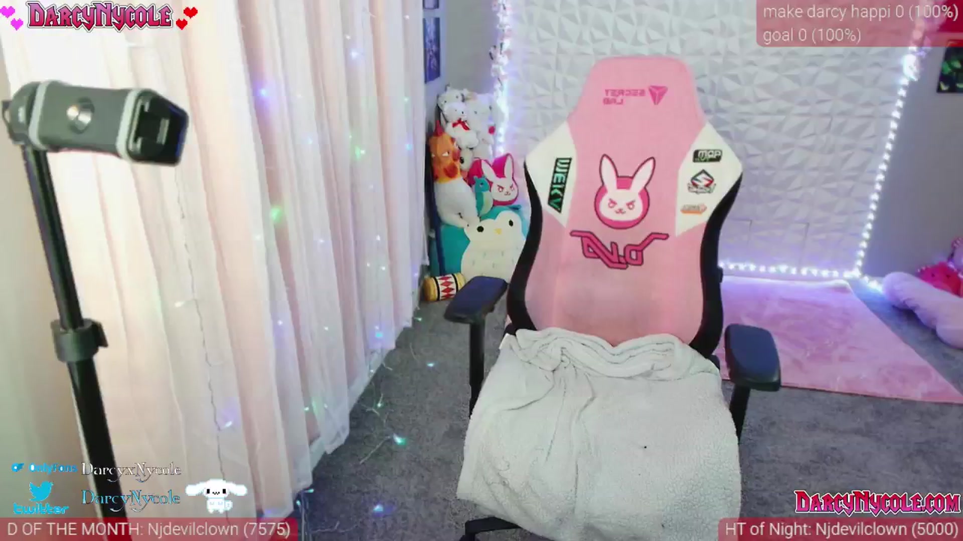 Gallery image thumbnail from DarcyNycole's myfreecams stream on, 04/22/2025, 07:17 image 18 of 20