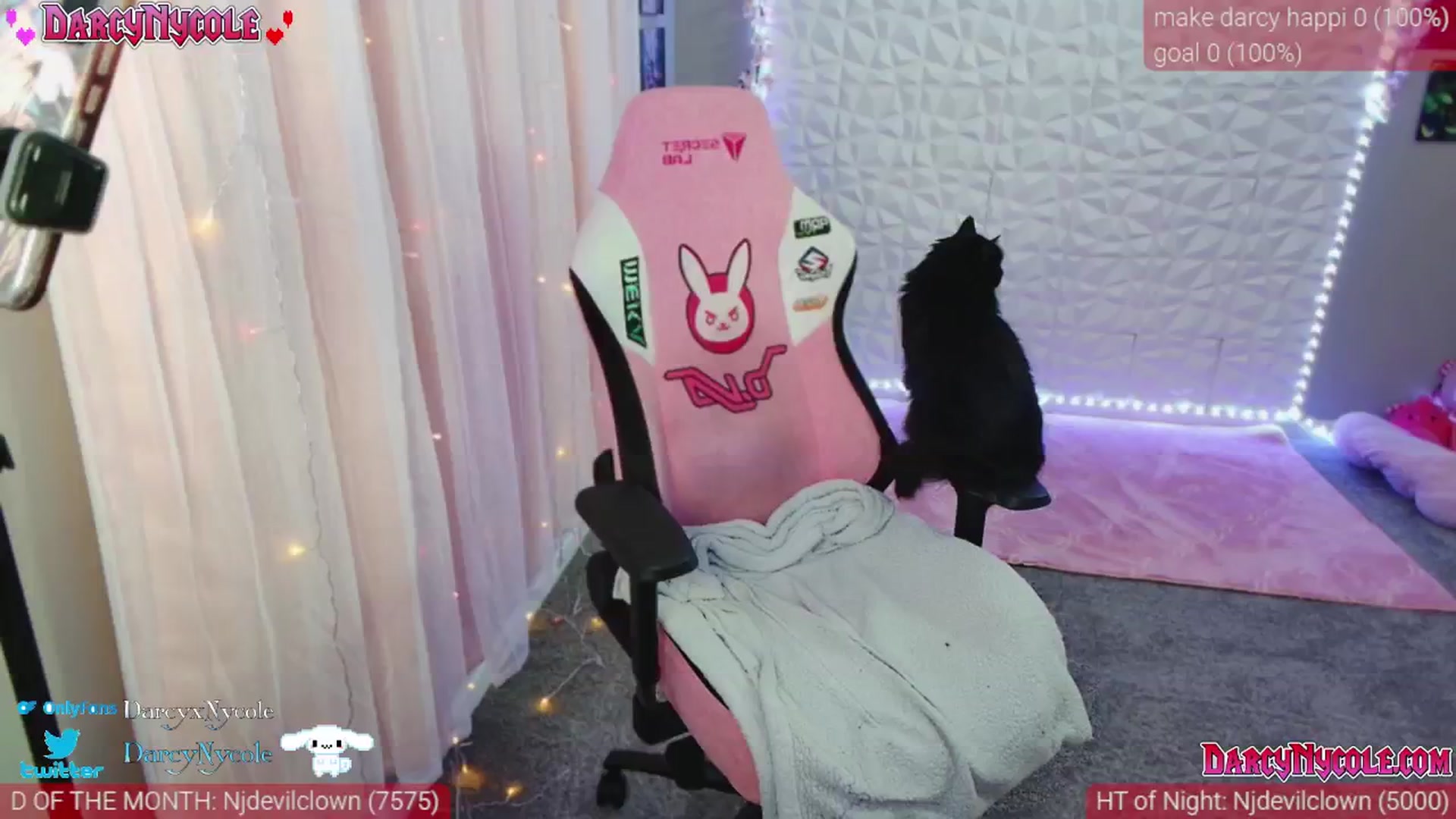 Gallery image thumbnail from DarcyNycole's myfreecams stream on, 04/22/2025, 07:17 image 12 of 20