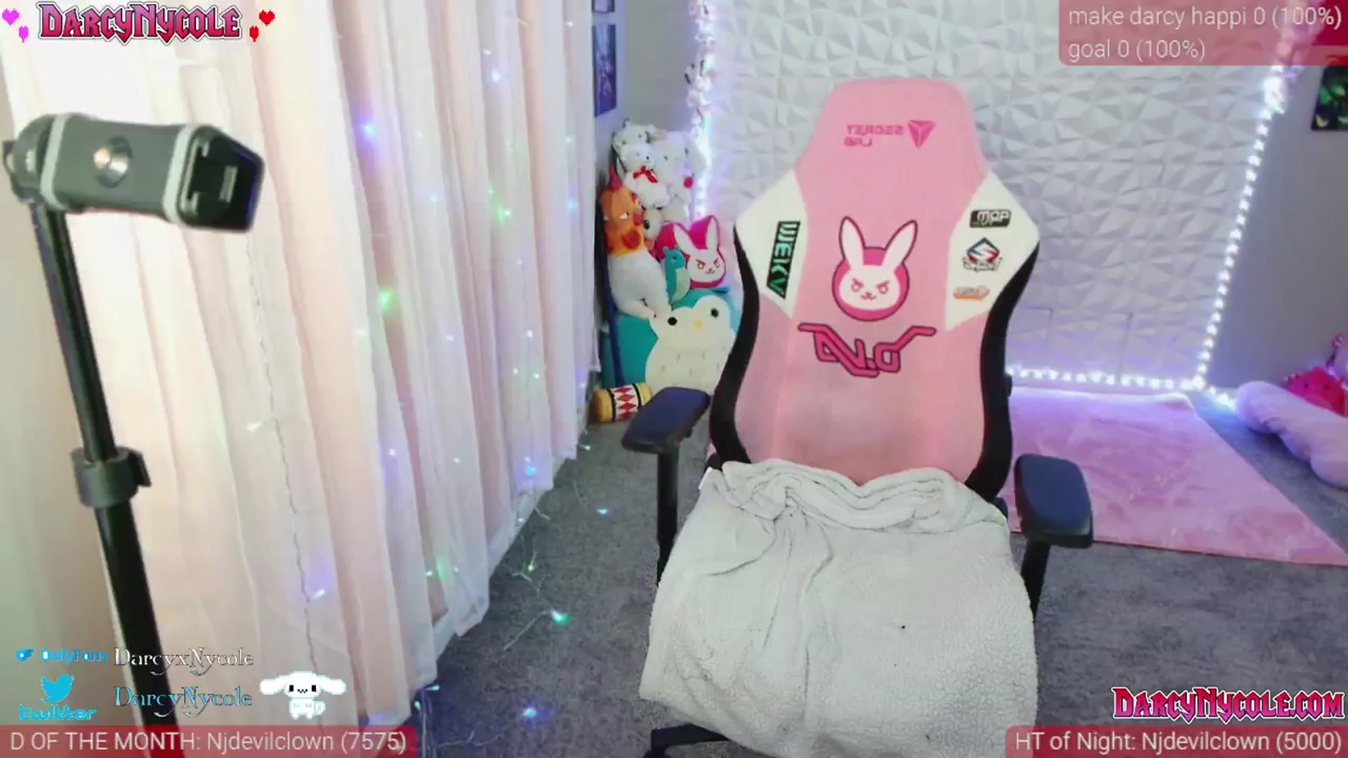 Gallery image thumbnail from DarcyNycole's myfreecams stream on, 04/22/2025, 07:17 image 14 of 20