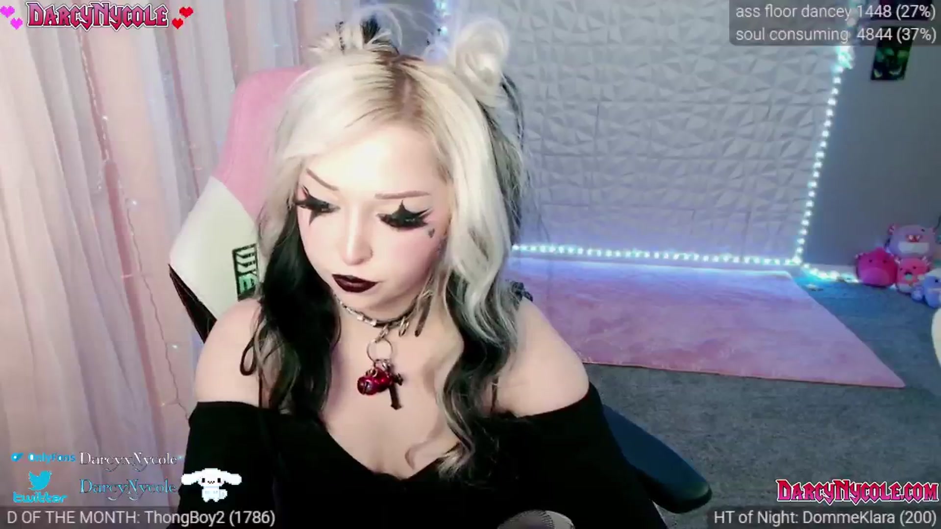 Gallery image thumbnail from DarcyNycole's myfreecams stream on, 05/14/2025, 09:55 image 9 of 20