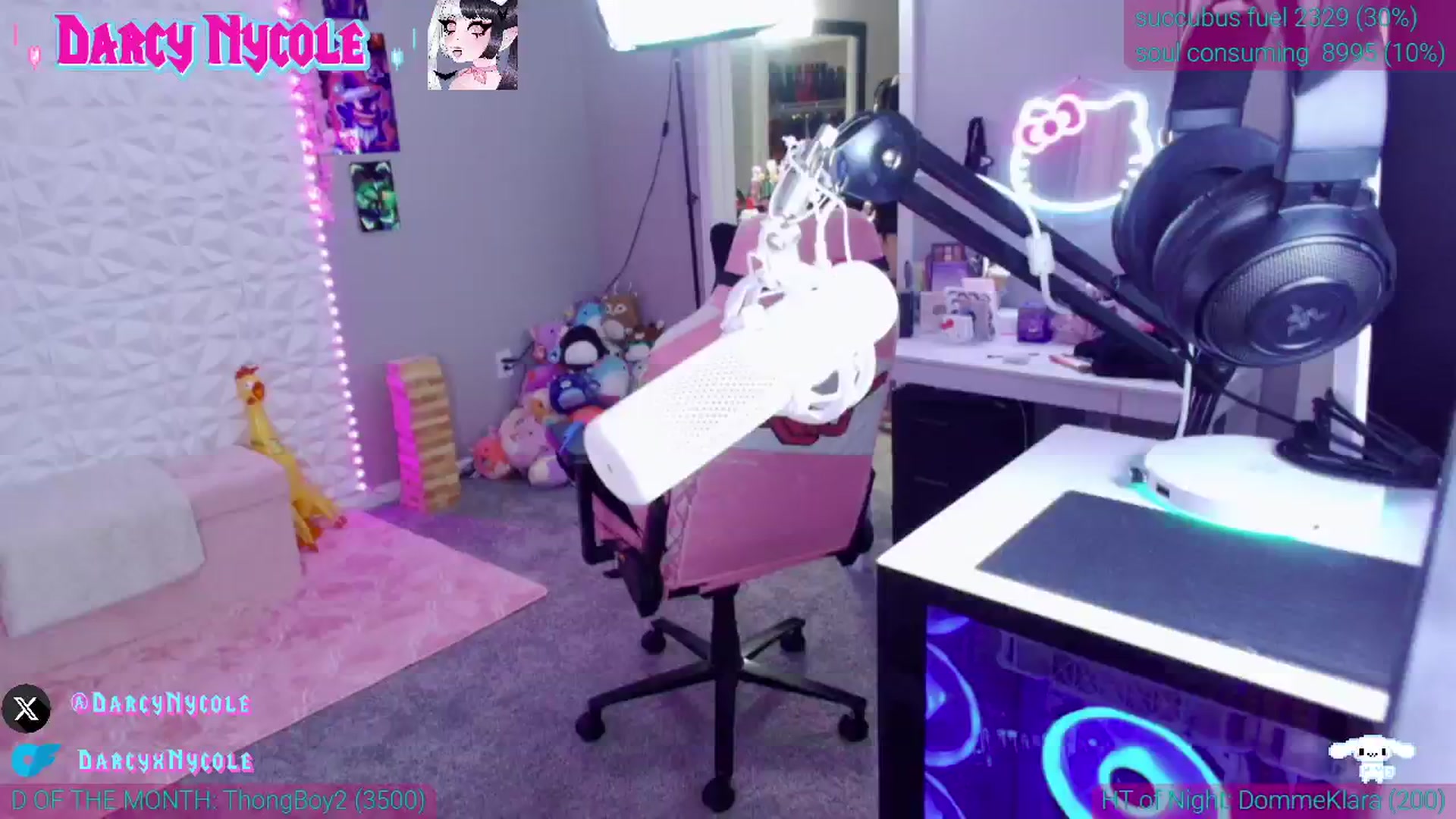 Gallery image thumbnail from DarcyNycole's myfreecams stream on, 07/22/2025, 09:41 image 16 of 20