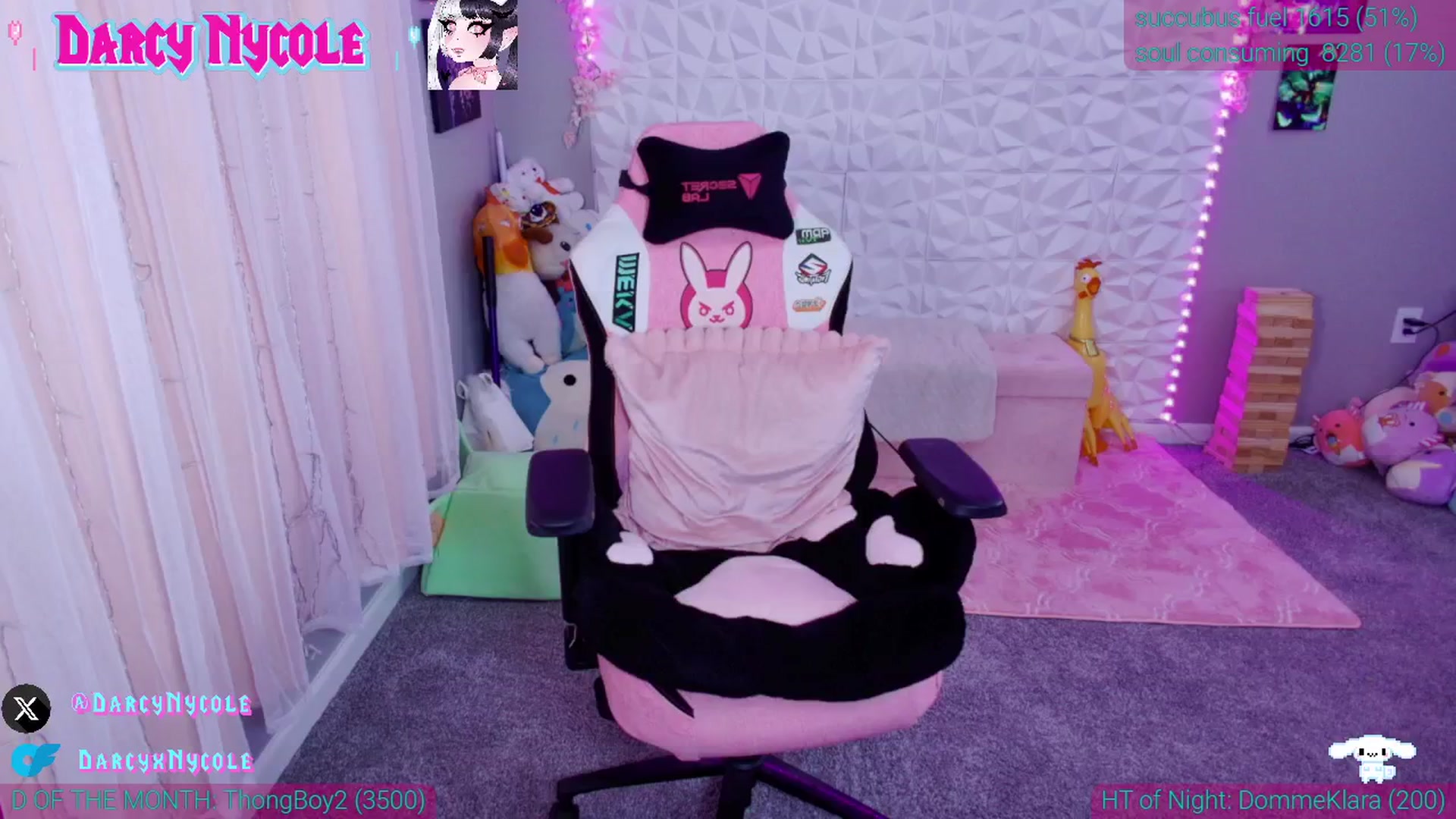 Gallery image thumbnail from DarcyNycole's myfreecams stream on, 07/22/2025, 10:28 image 7 of 20