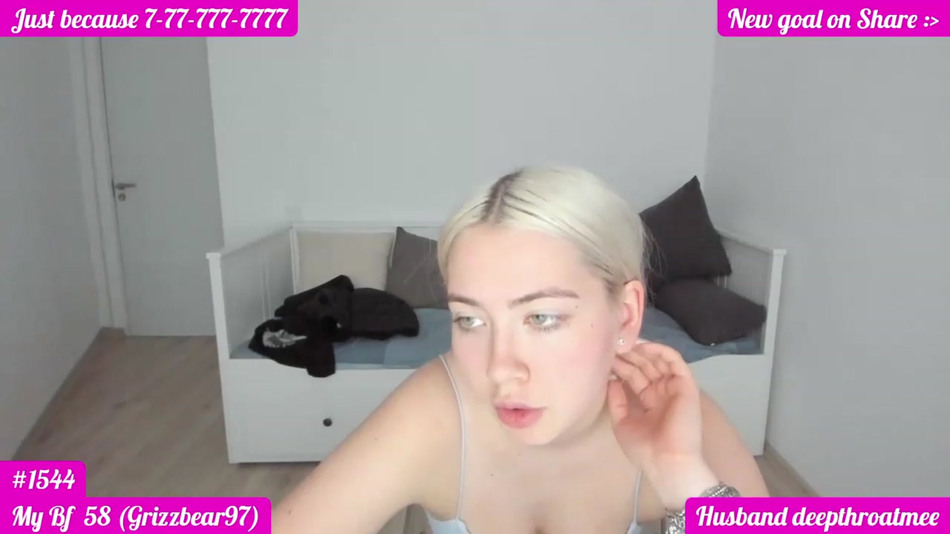 Gallery image thumbnail from DariaDash's myfreecams stream on, 11/17/2022, 11:27 image 10 of 20