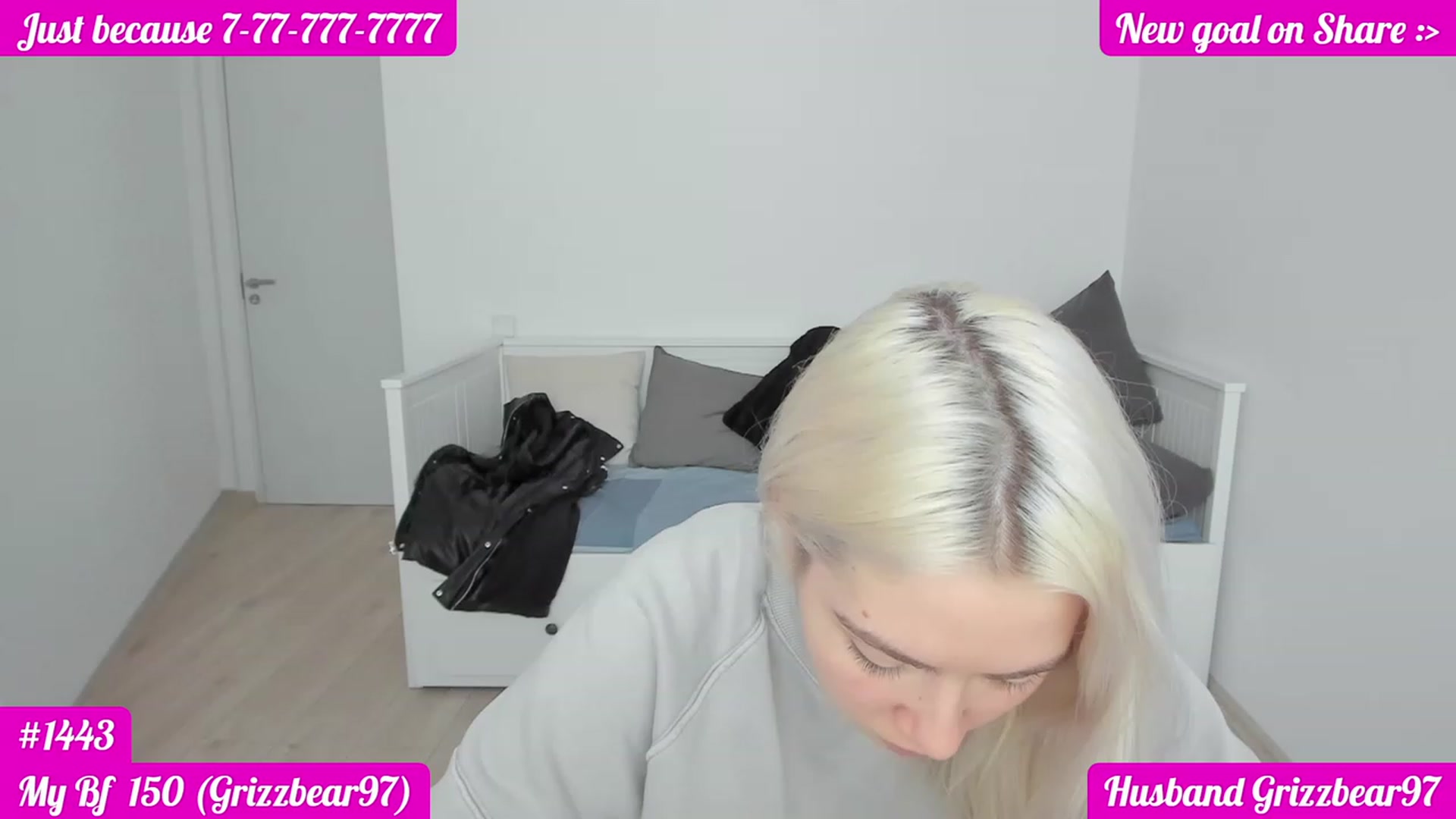 Gallery image thumbnail from DariaDash's myfreecams stream on, 11/19/2022, 08:29 image 19 of 20
