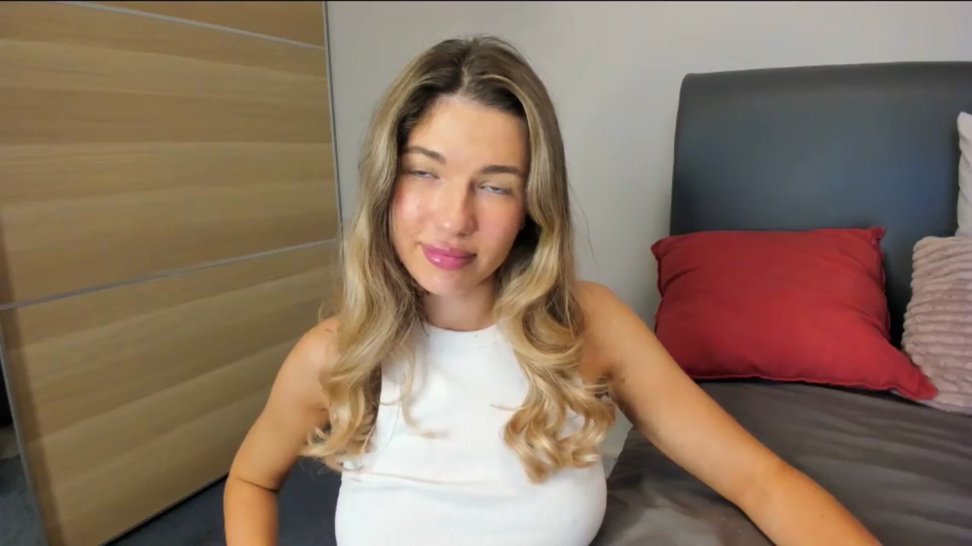 Gallery image thumbnail from Dariadely's myfreecams stream on, 10/30/2025, 18:17 image 14 of 20