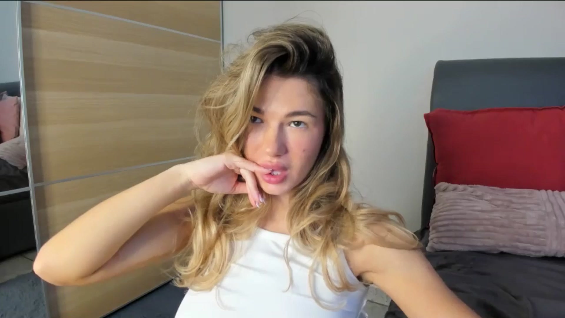 Gallery image thumbnail from Dariadely's myfreecams stream on, 11/03/2025, 09:15 image 18 of 20