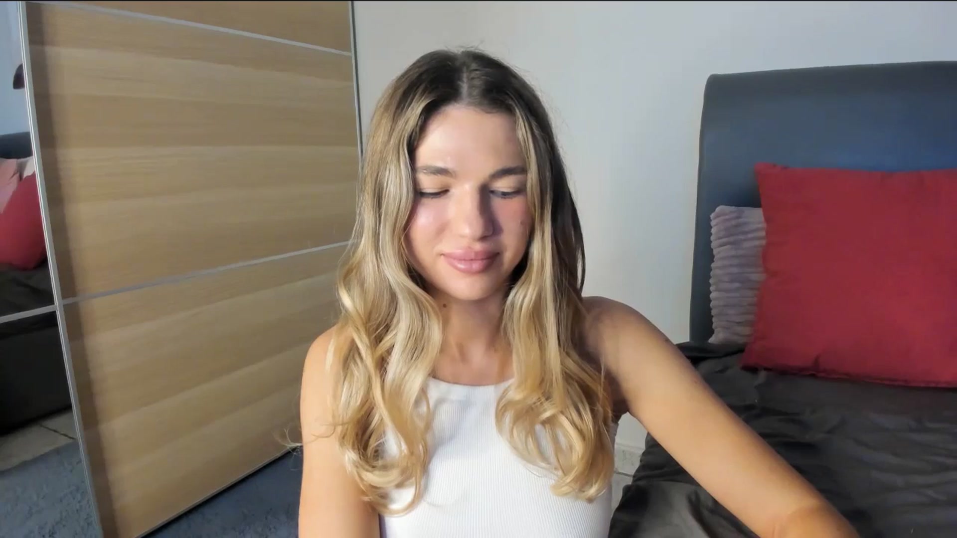 Gallery image thumbnail from Dariadely's myfreecams stream on, 11/03/2025, 17:01 image 4 of 20