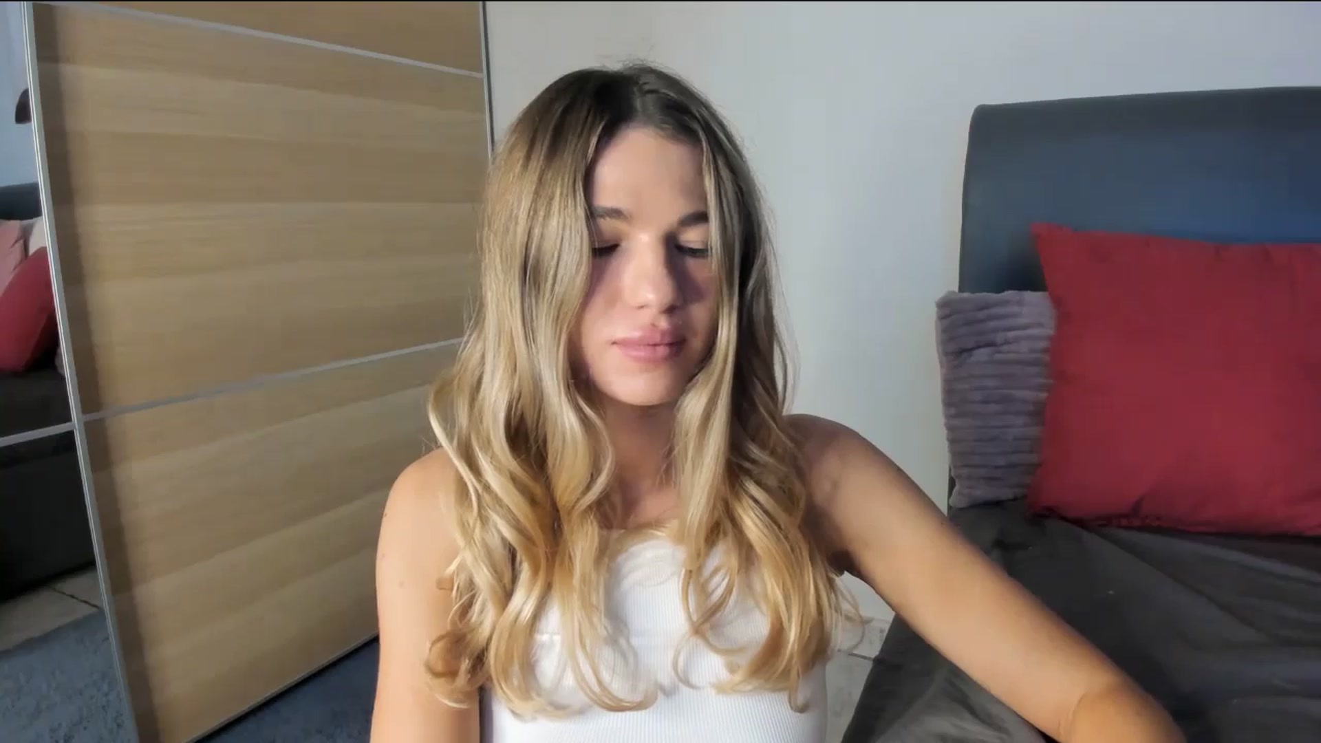Gallery image thumbnail from Dariadely's myfreecams stream on, 11/03/2025, 17:01 image 17 of 20