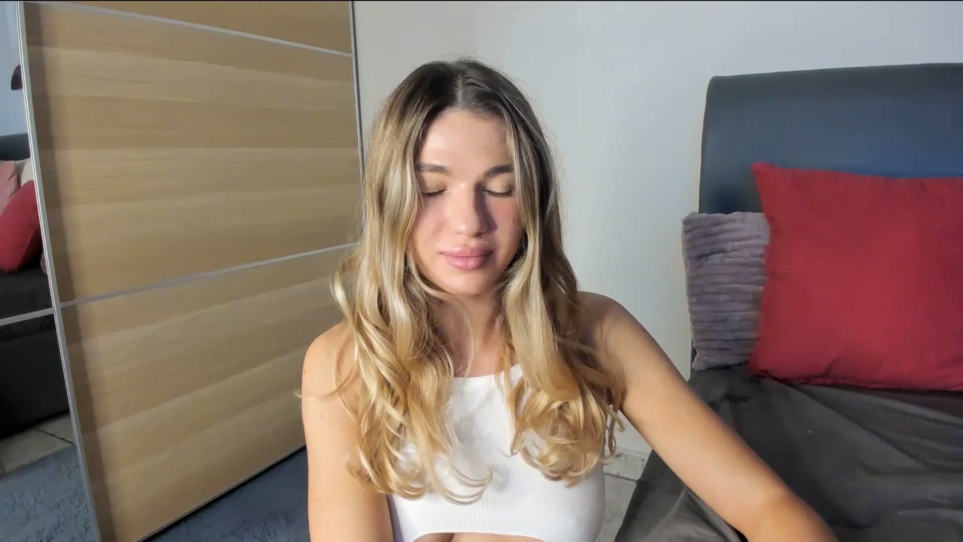 Gallery image thumbnail from Dariadely's myfreecams stream on, 11/03/2025, 17:01 image 14 of 20