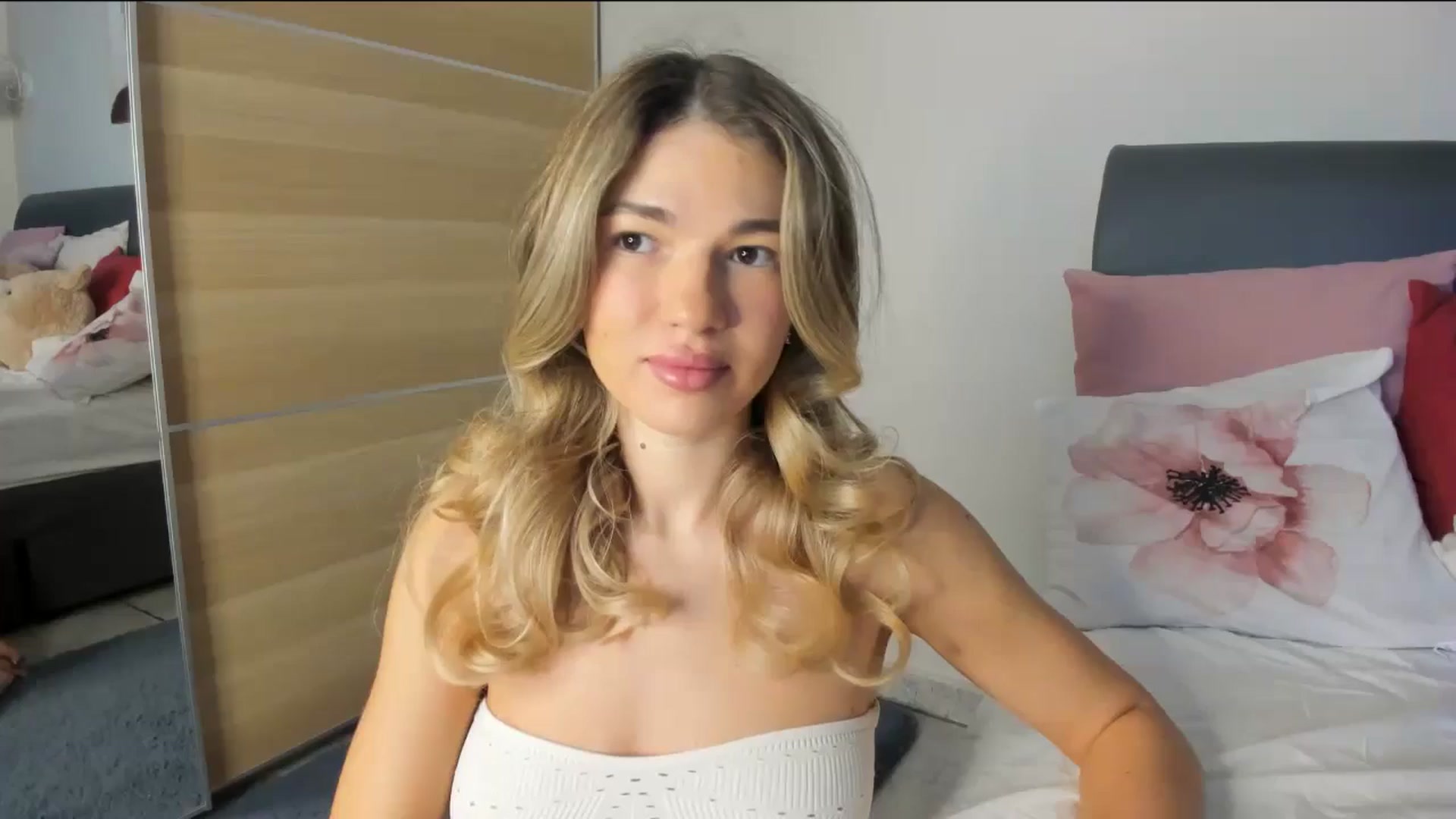 Gallery image thumbnail from Dariadely's myfreecams stream on, 11/10/2025, 17:53 image 1 of 20