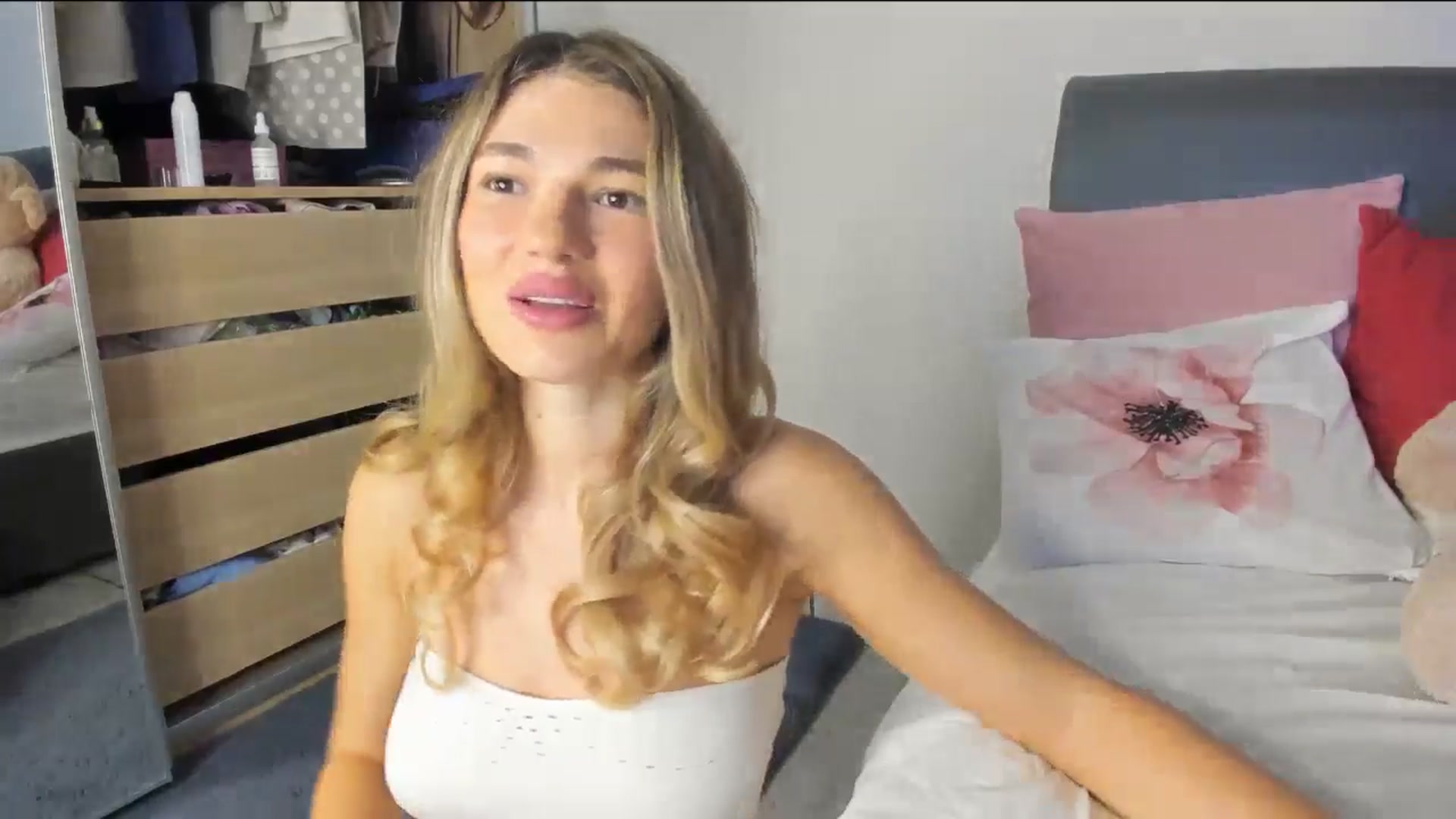 Gallery image thumbnail from Dariadely's myfreecams stream on, 11/10/2025, 18:18 image 6 of 20