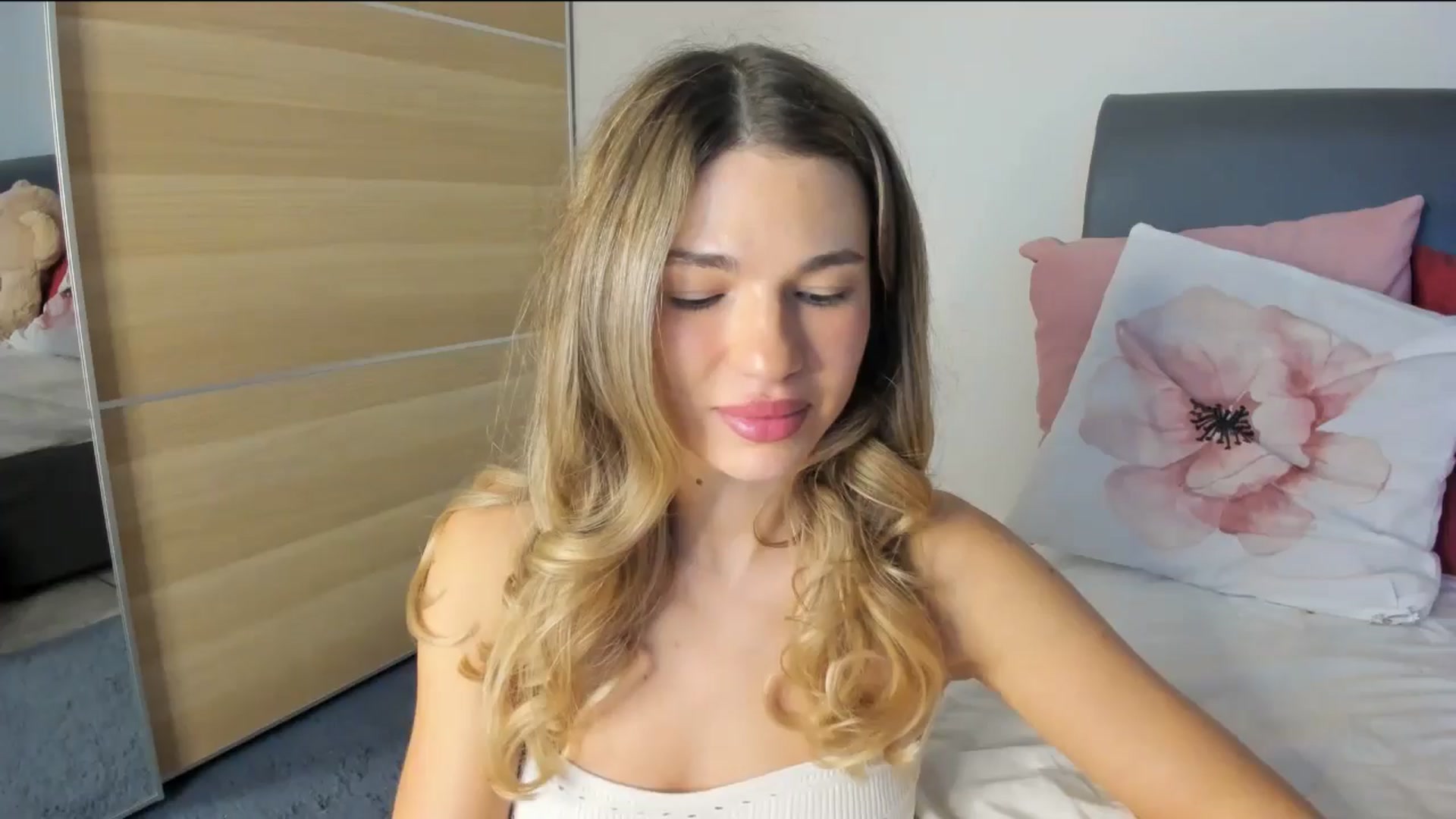 Gallery image thumbnail from Dariadely's myfreecams stream on, 11/10/2025, 19:50 image 1 of 20