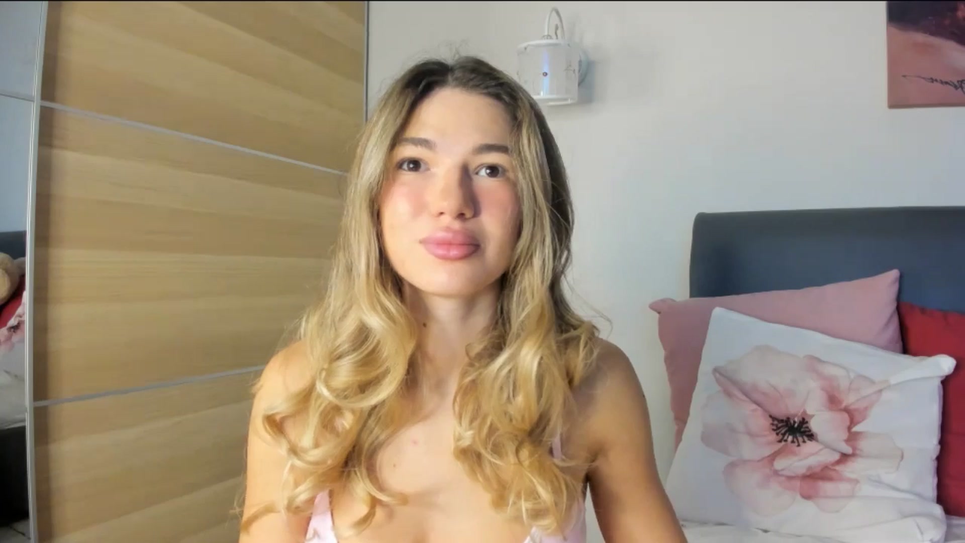 Gallery image thumbnail from Dariadely's myfreecams stream on, 11/11/2025, 07:41 image 7 of 20