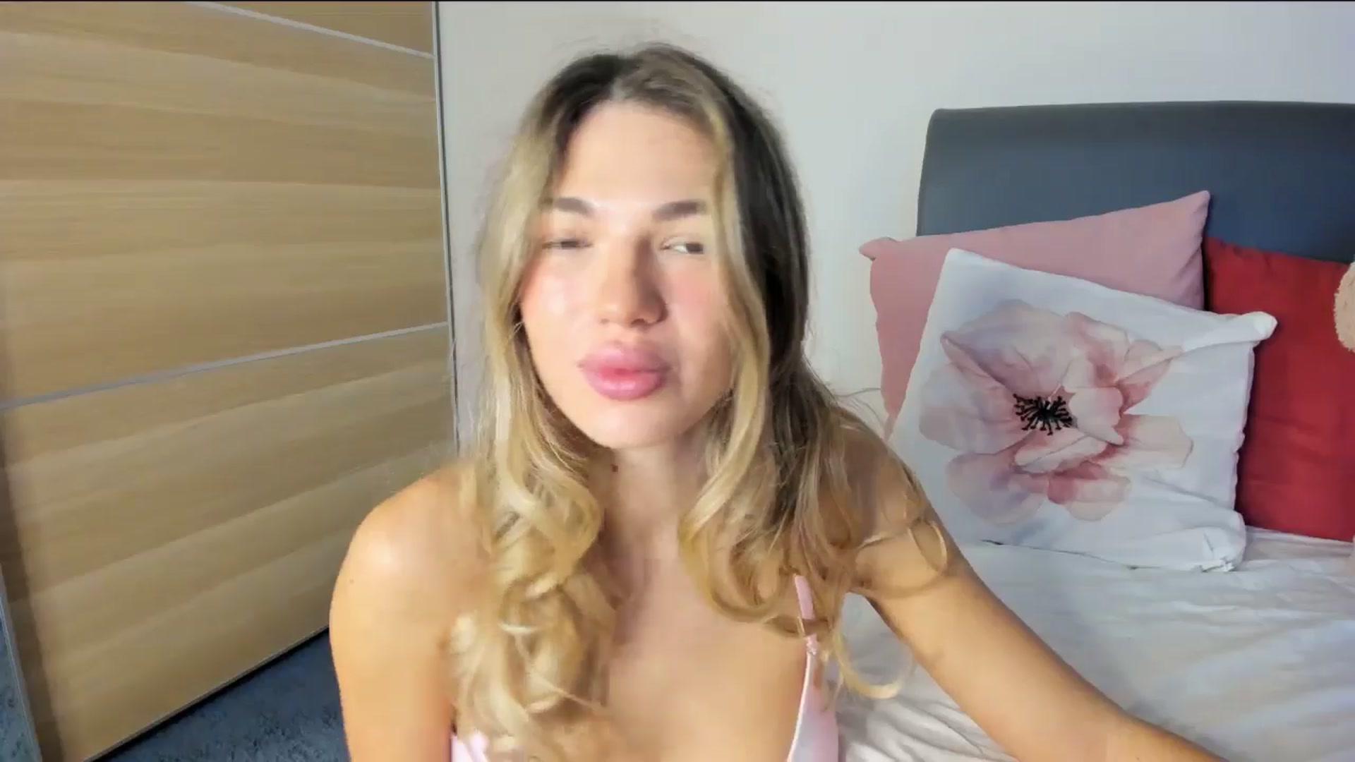 Gallery image thumbnail from Dariadely's myfreecams stream on, 11/11/2025, 07:41 image 18 of 20