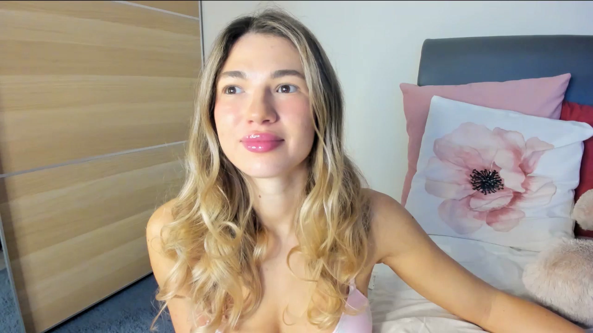 Gallery image thumbnail from Dariadely's myfreecams stream on, 11/11/2025, 09:29 image 3 of 20