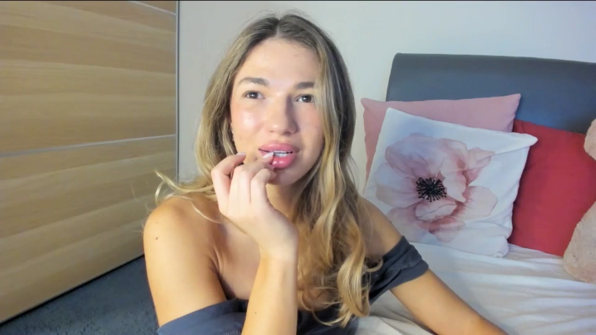 Gallery image thumbnail from Dariadely's myfreecams stream on, 11/11/2025, 18:33 image 15 of 20