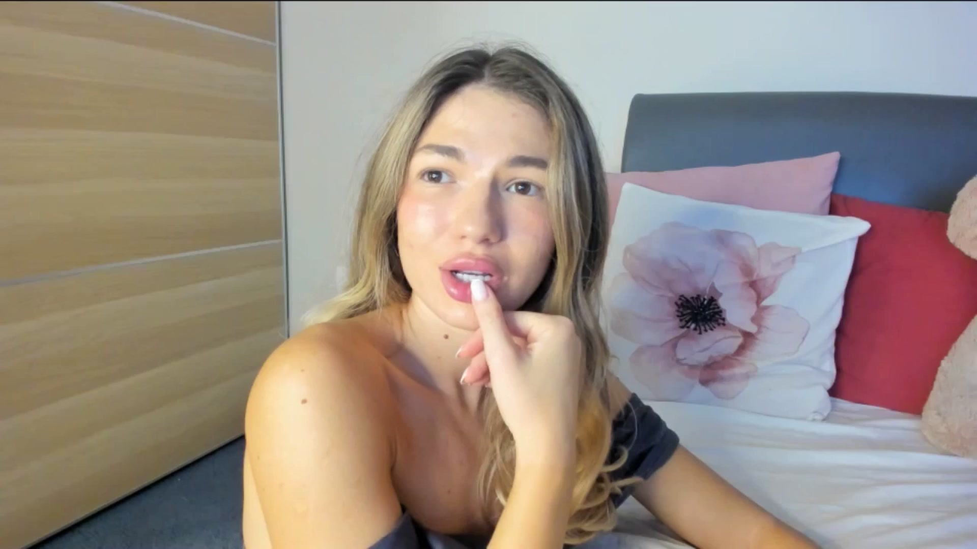 Gallery image thumbnail from Dariadely's myfreecams stream on, 11/11/2025, 18:33 image 14 of 20