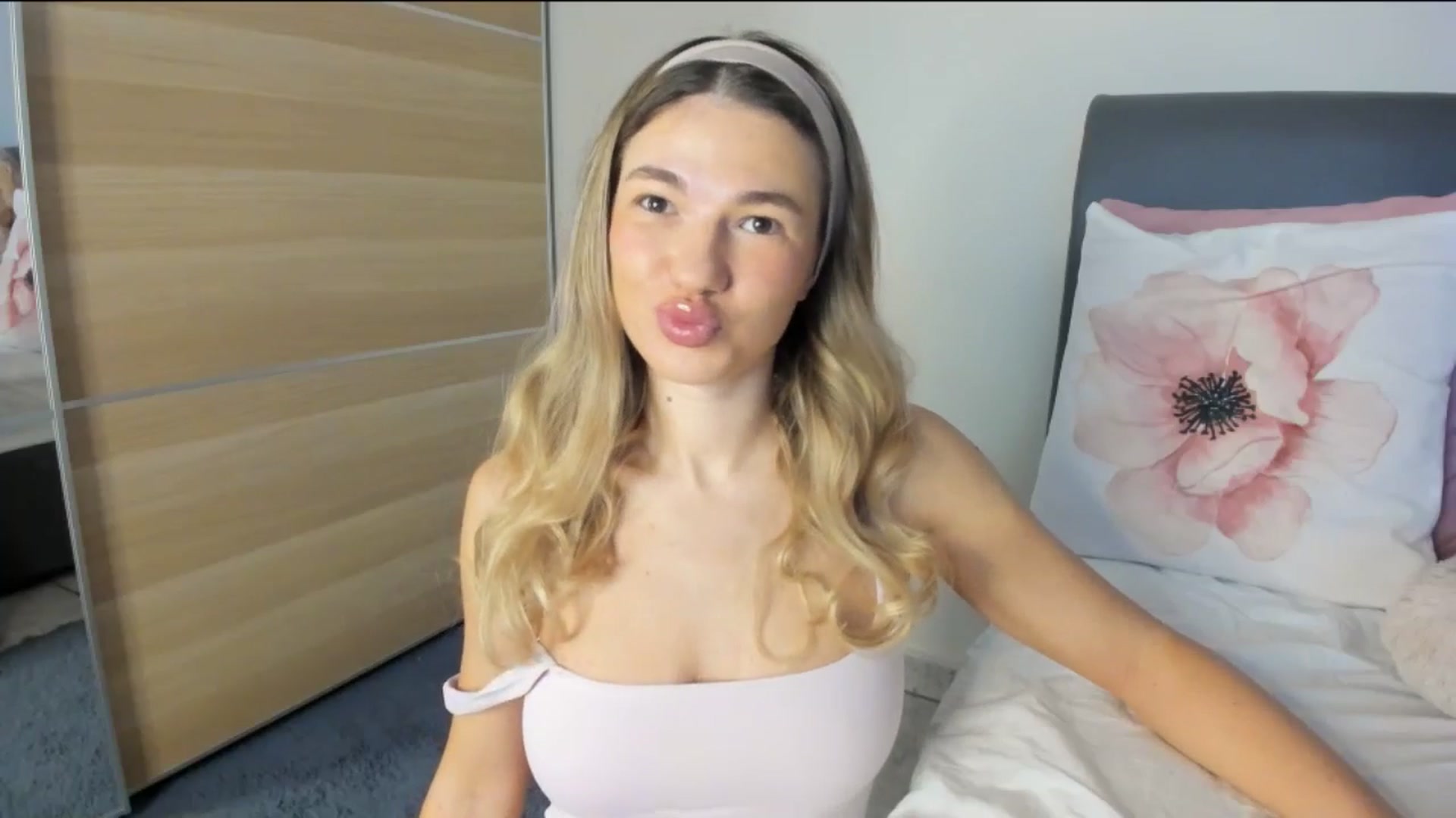Gallery image thumbnail from Dariadely's myfreecams stream on, 11/12/2025, 07:40 image 5 of 20